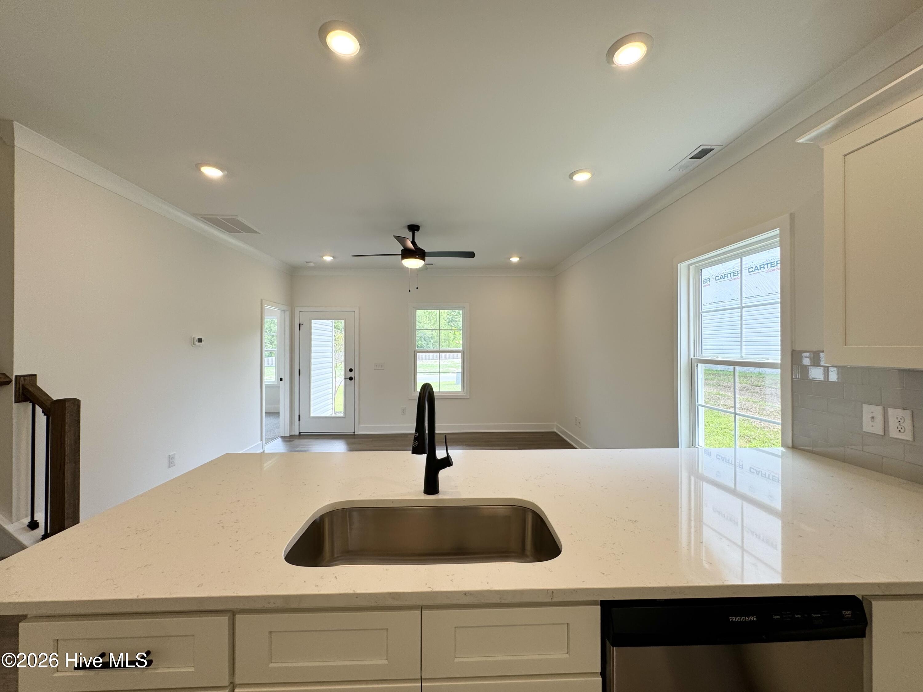 555 Timbercrest Circle Se Property Photo 9