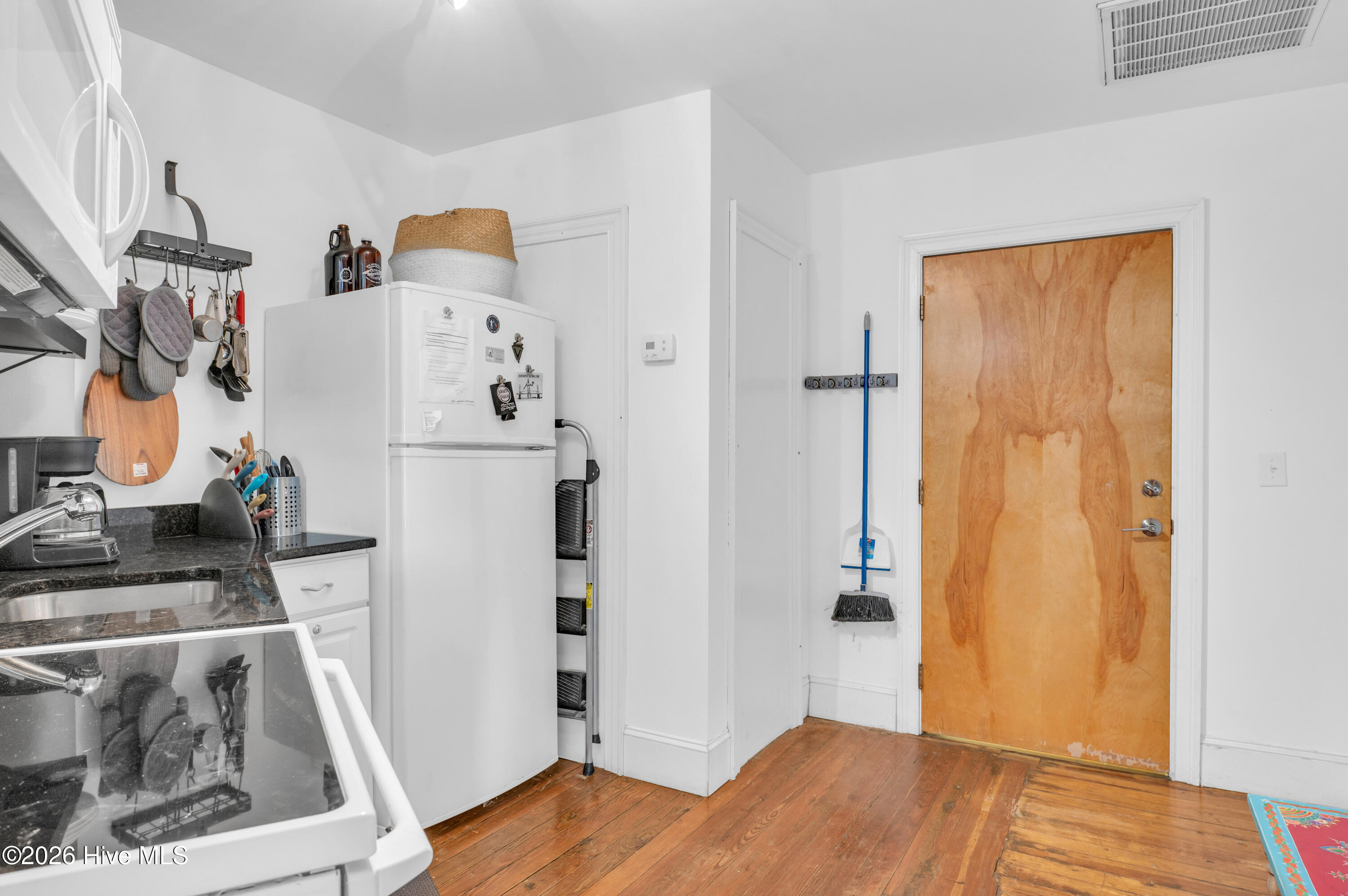21 N Front Street Unit 2e2 Property Photo 9