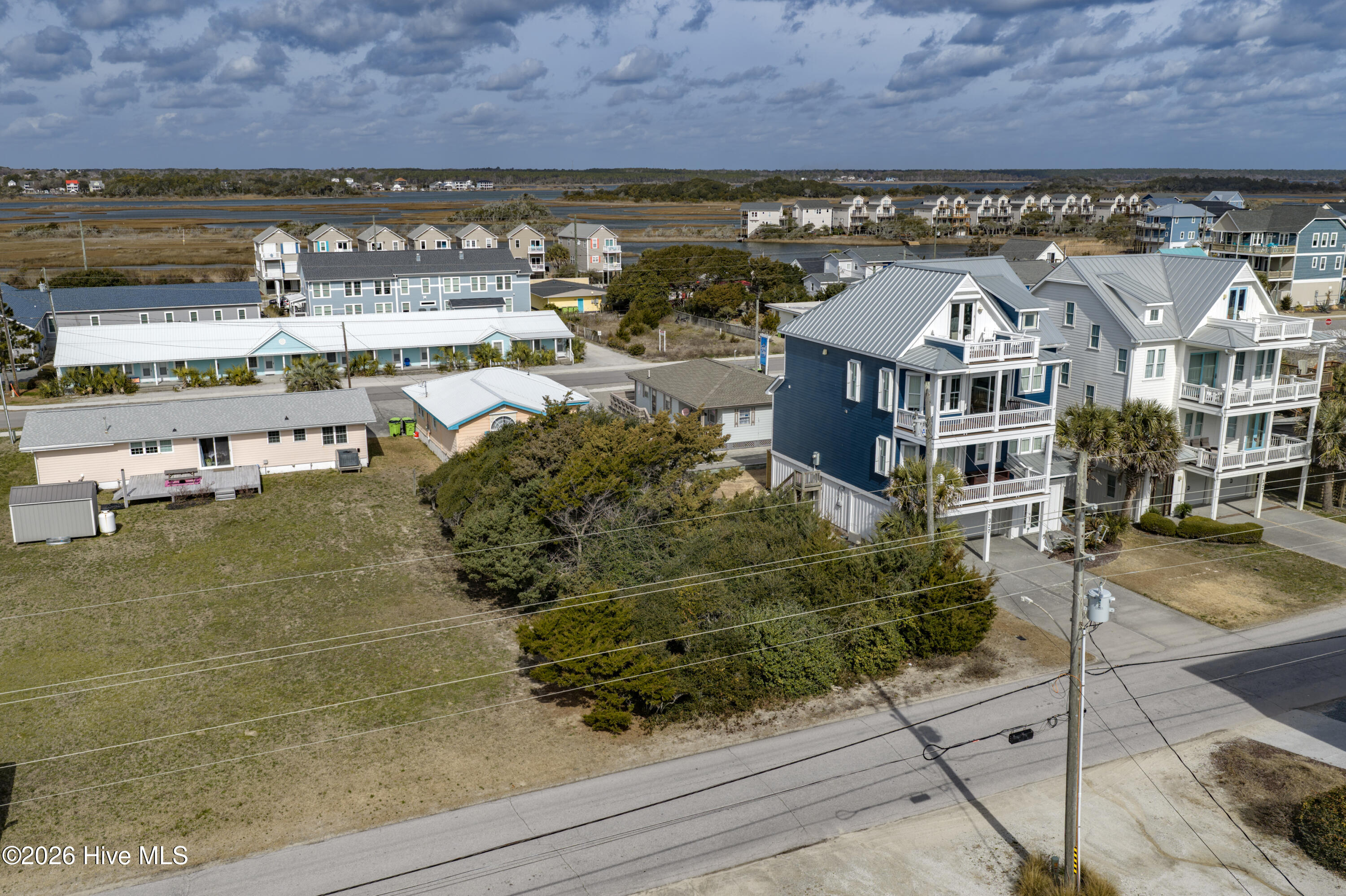 325 N Shore Drive Property Photo 14