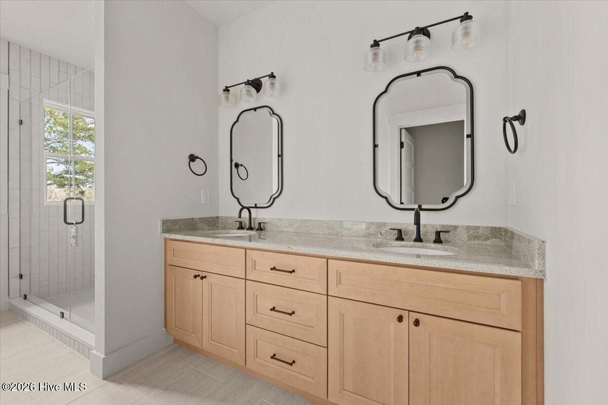 255 N Hale Street Property Photo 11