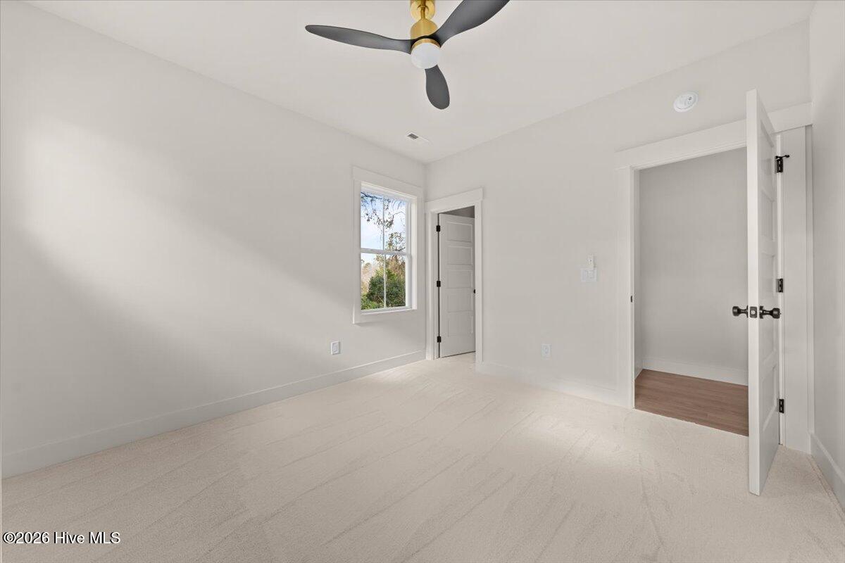 255 N Hale Street Property Photo 14