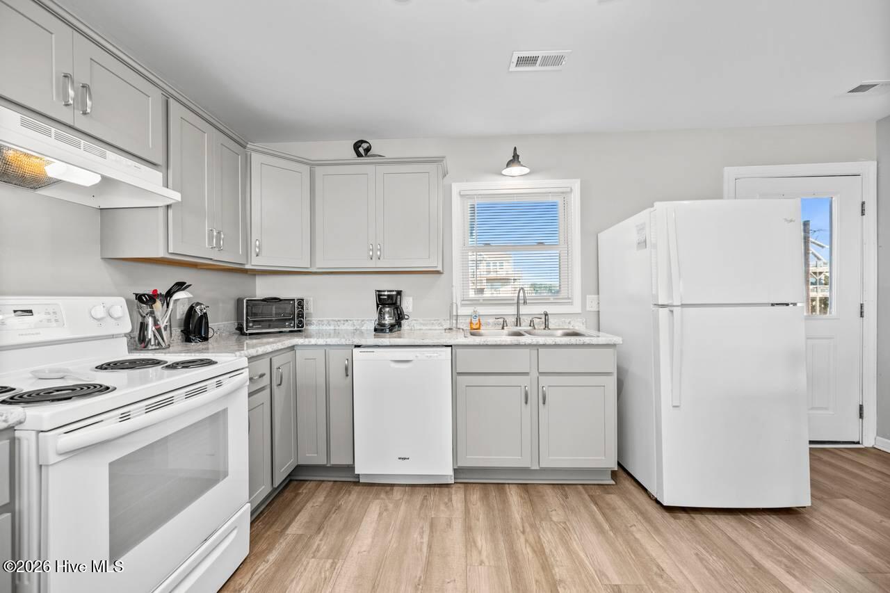 2005 Ocean Drive Property Photo 23