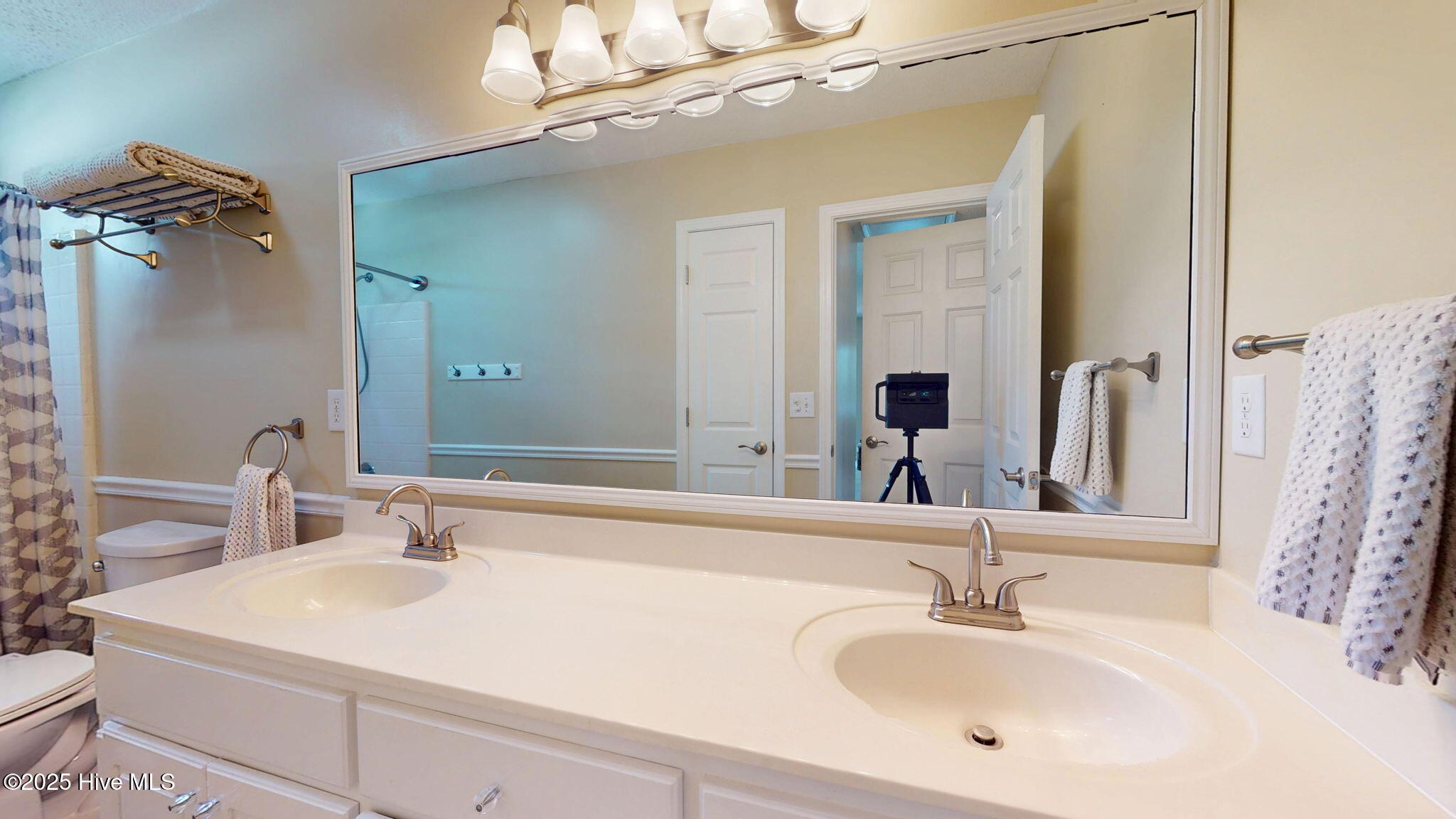 5410 Trade Winds Road Property Photo 22
