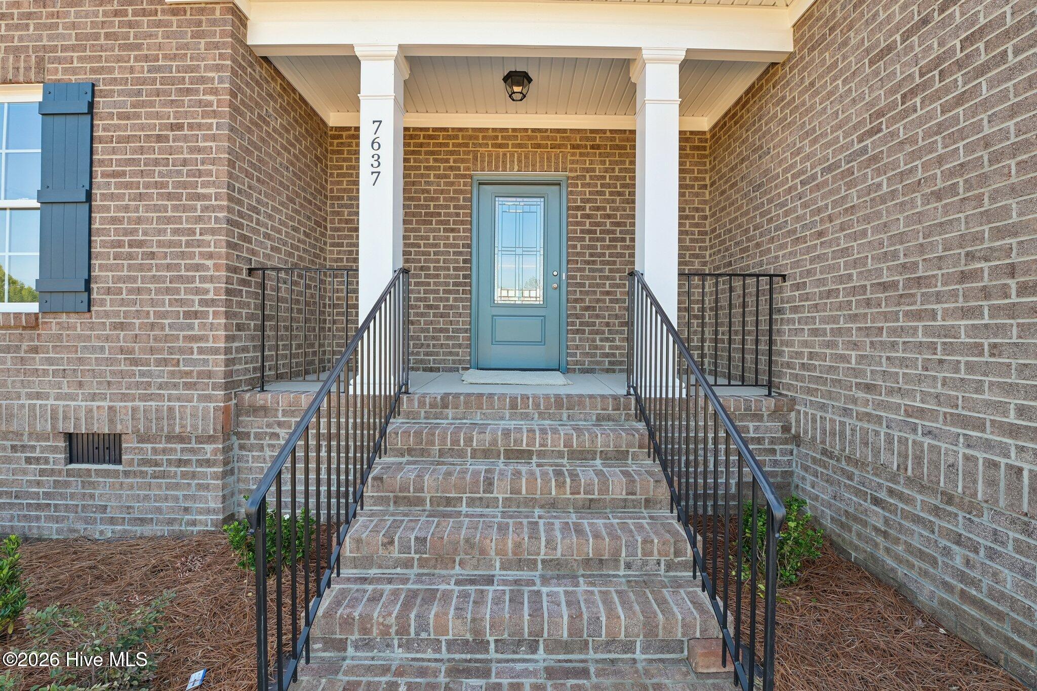 7637 Sweetwater Drive Property Photo 6