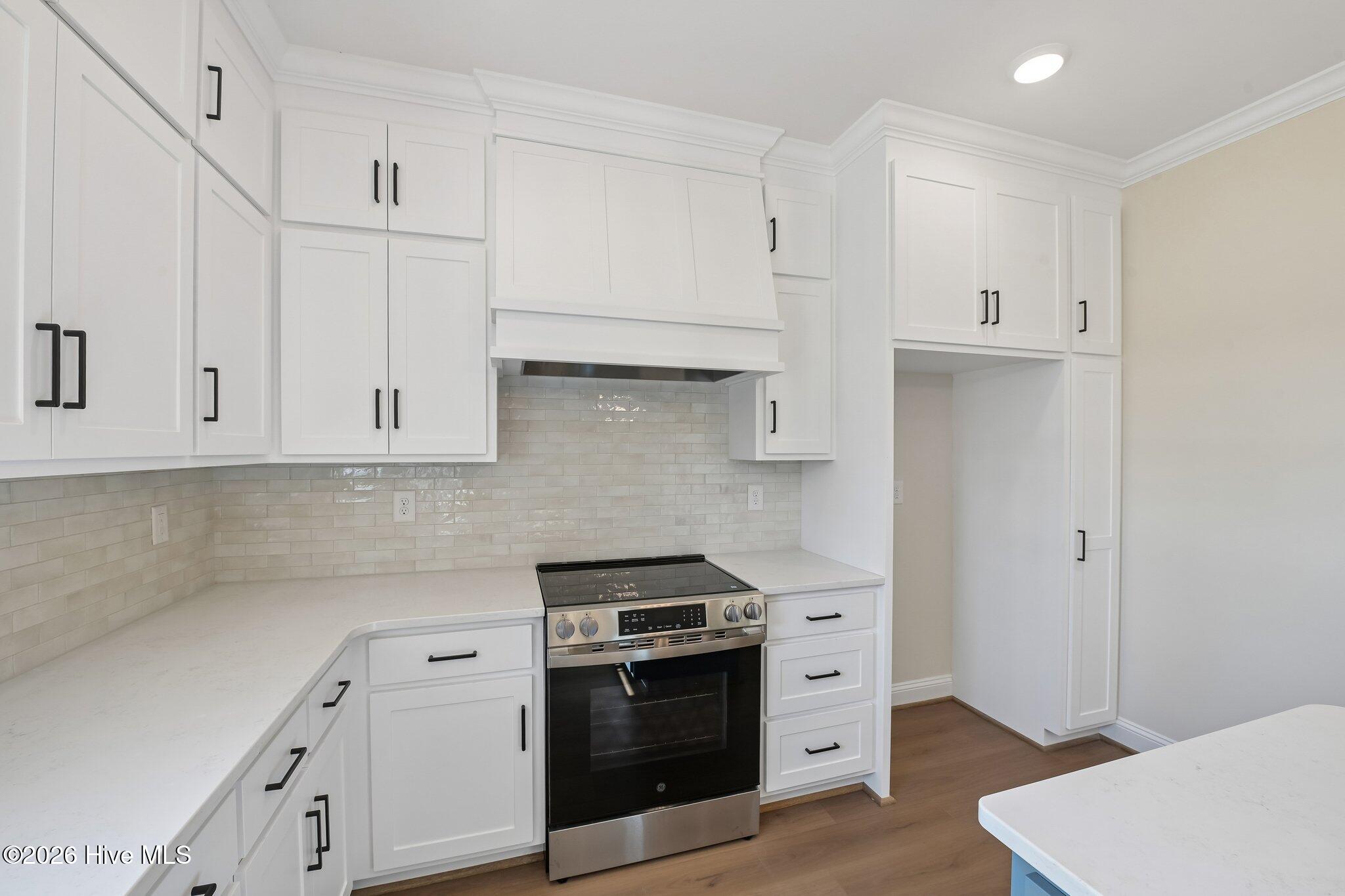 7637 Sweetwater Drive Property Photo 18