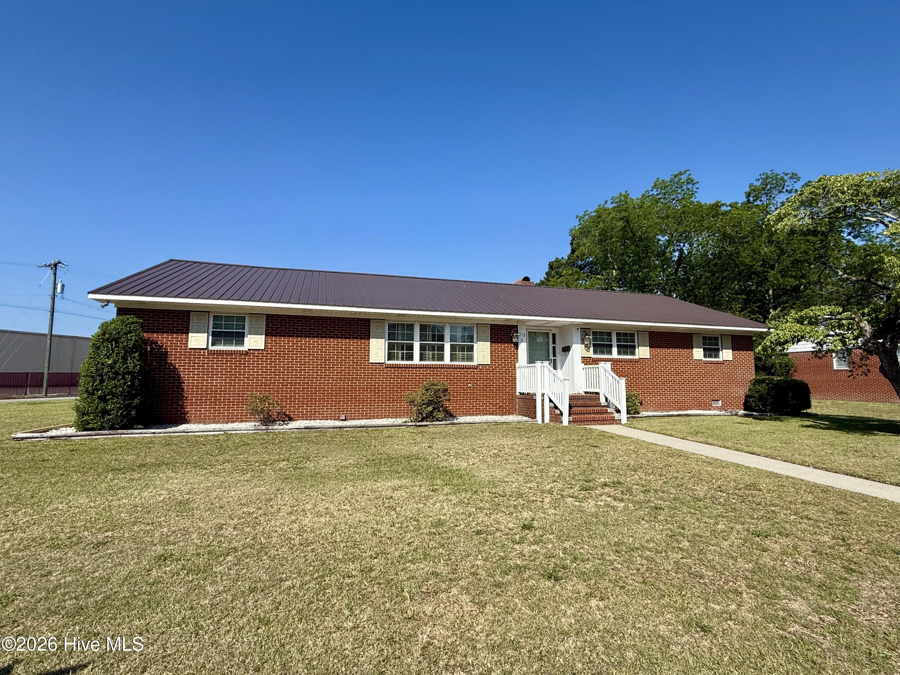 212 Sunset Drive Property Photo 1