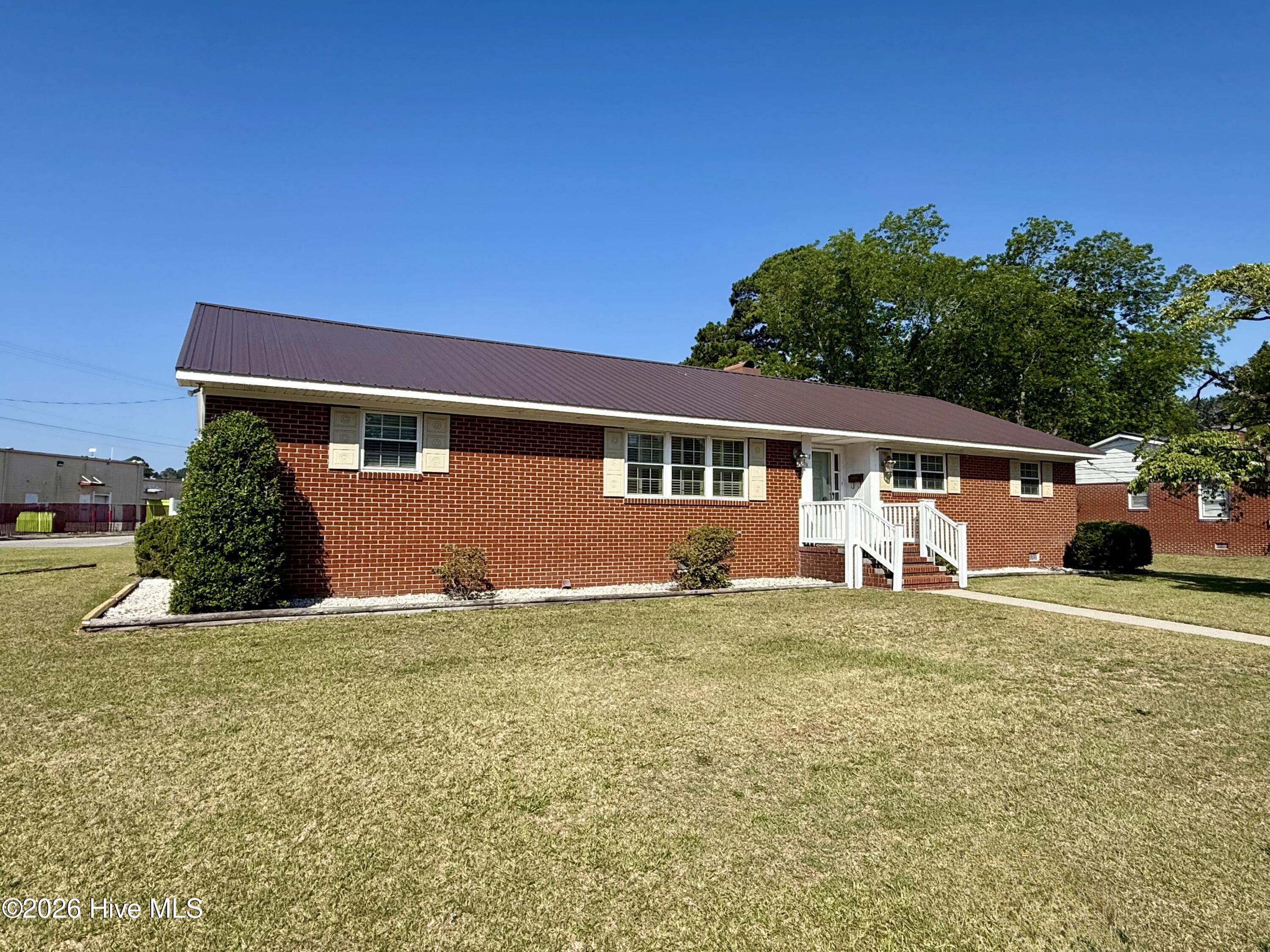212 Sunset Drive Property Photo 2
