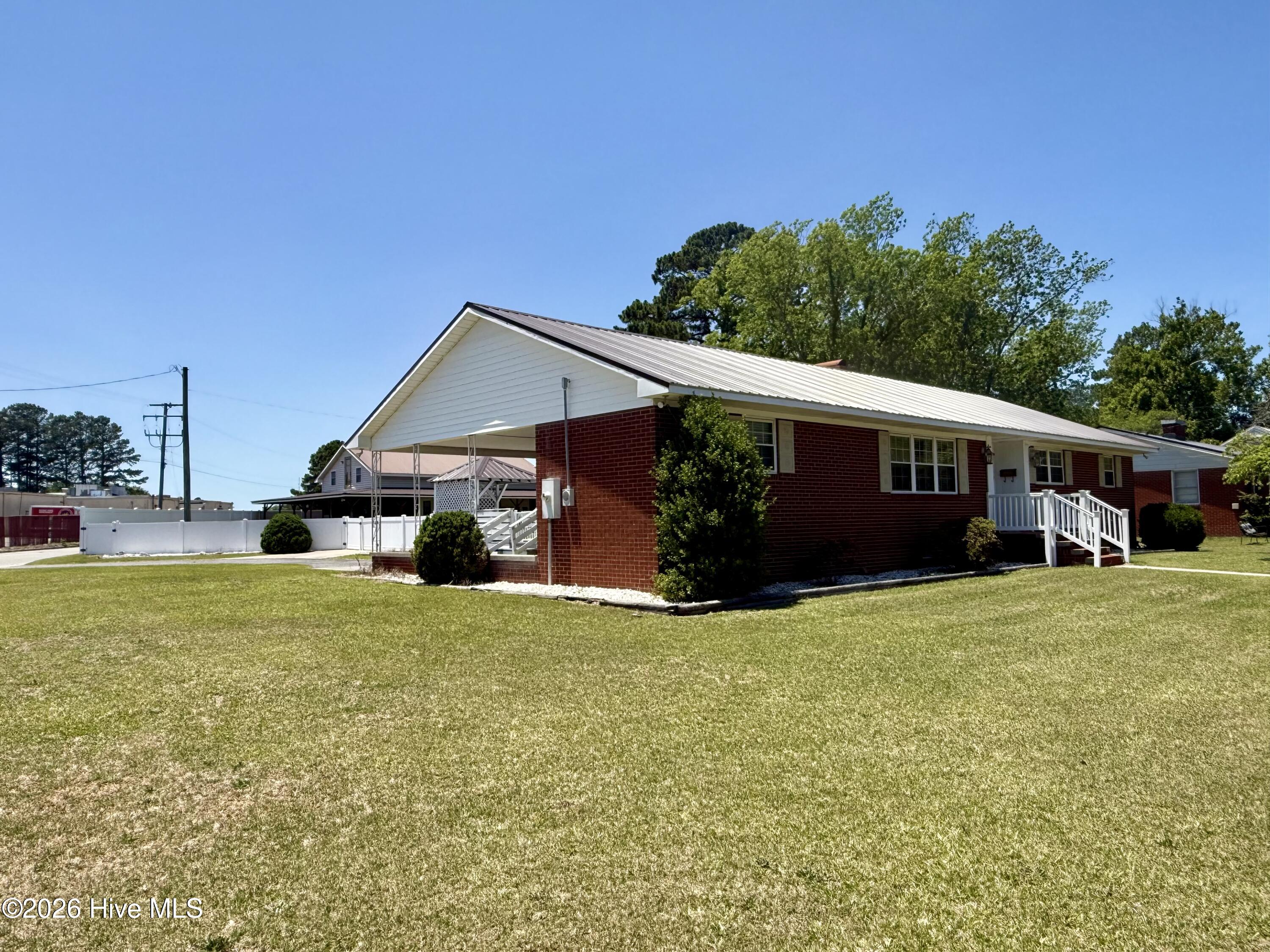 212 Sunset Drive Property Photo 5