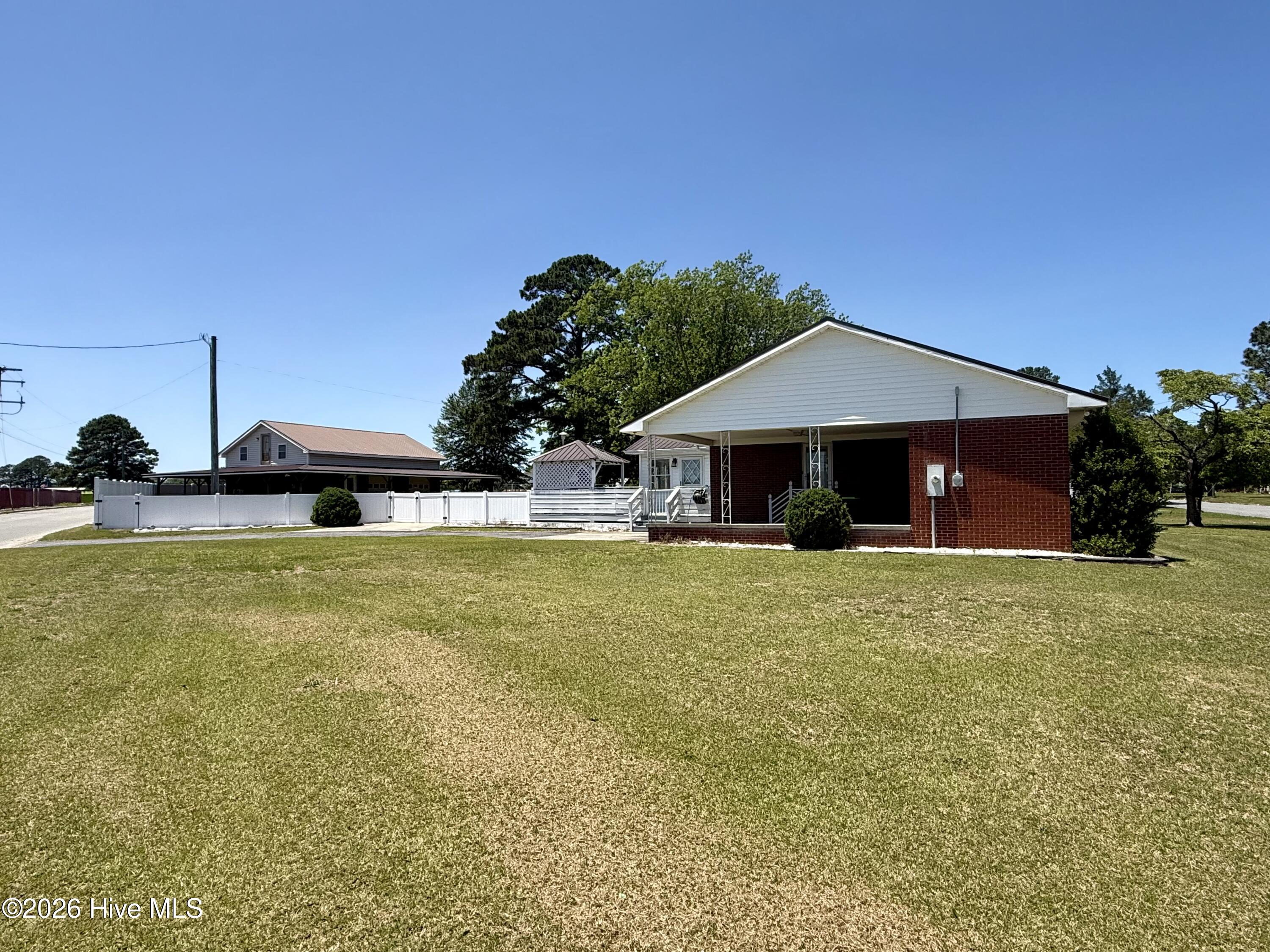 212 Sunset Drive Property Photo 6