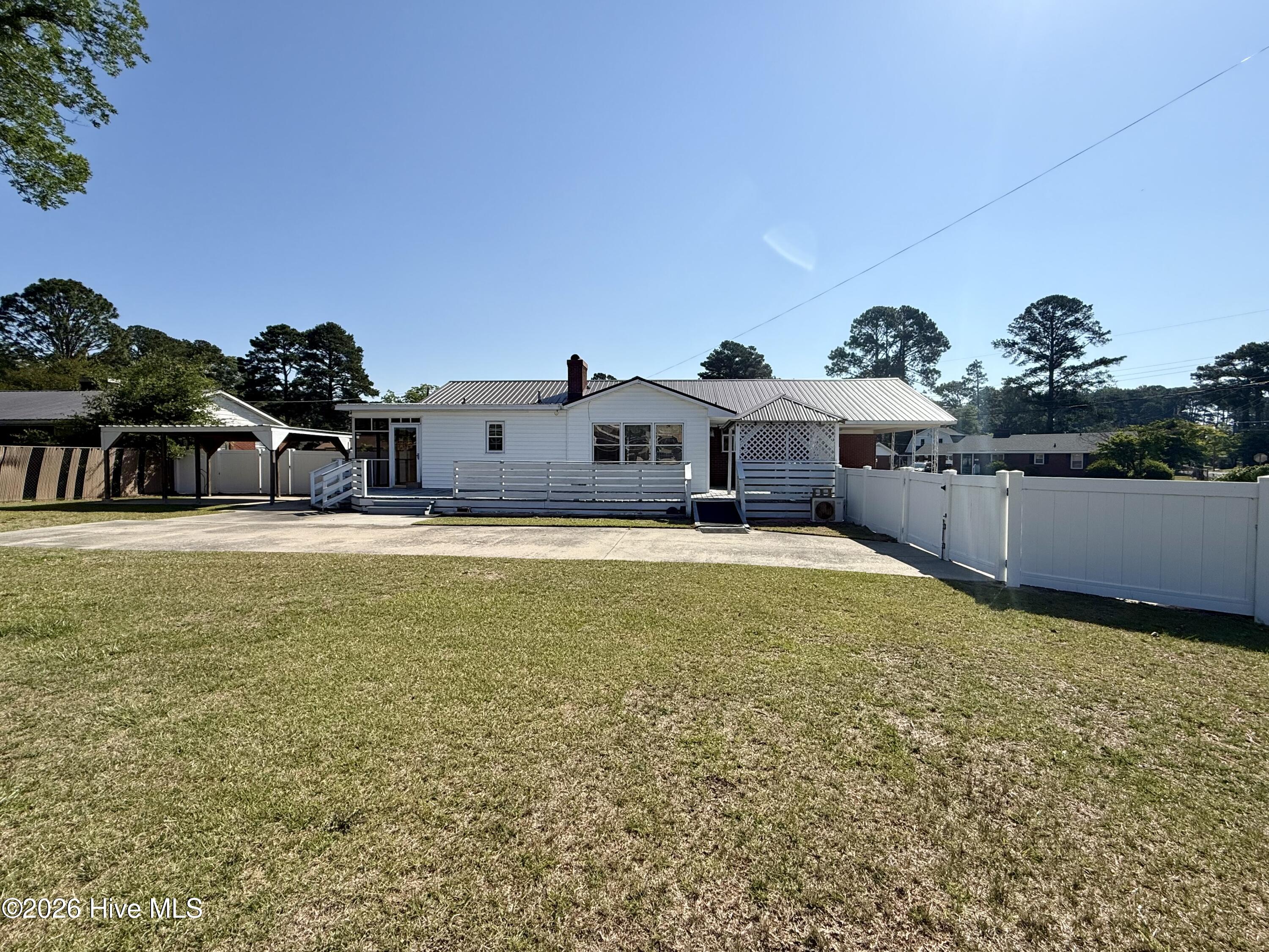 212 Sunset Drive Property Photo 7