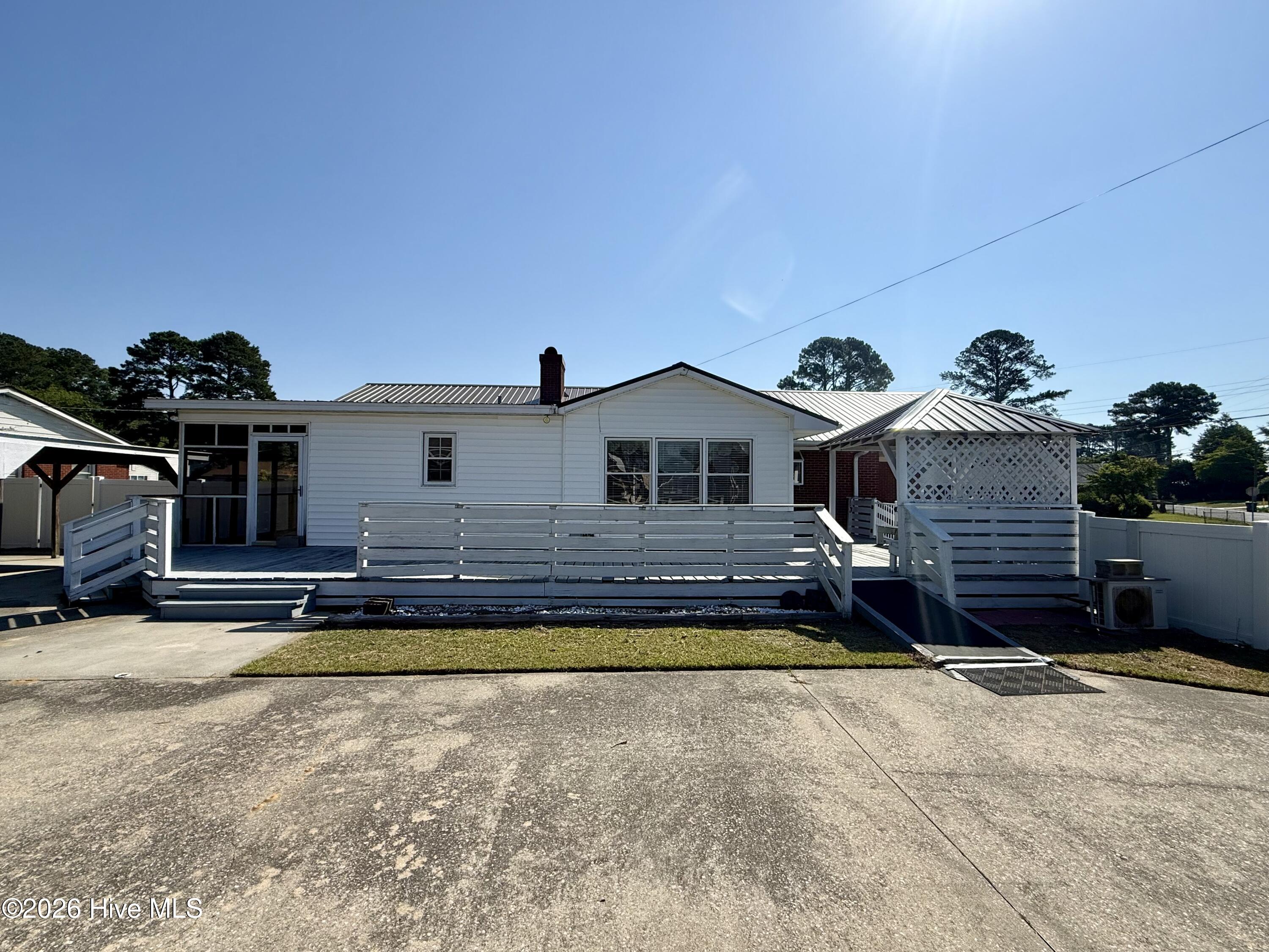 212 Sunset Drive Property Photo 8