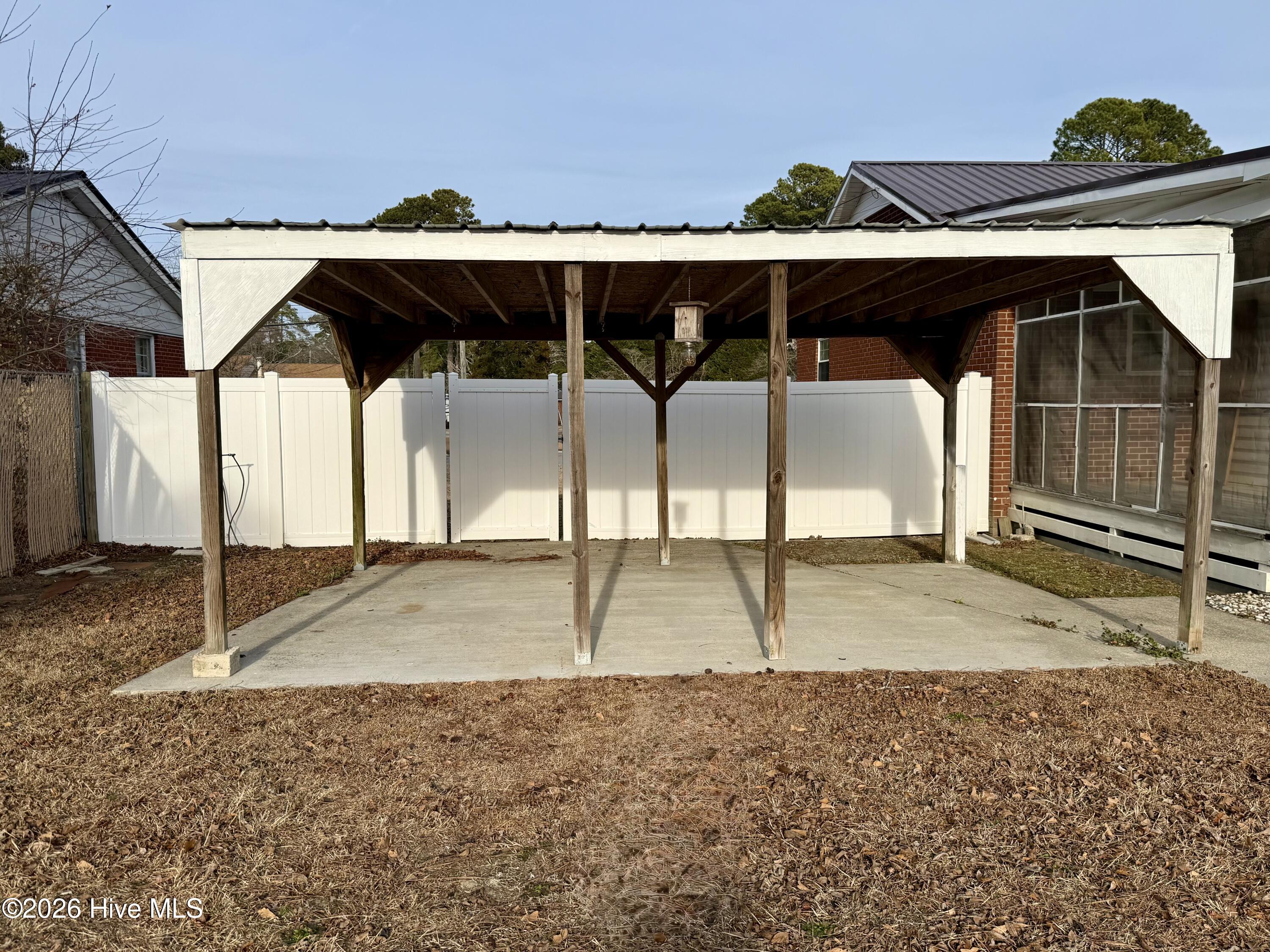 212 Sunset Drive Property Photo 9