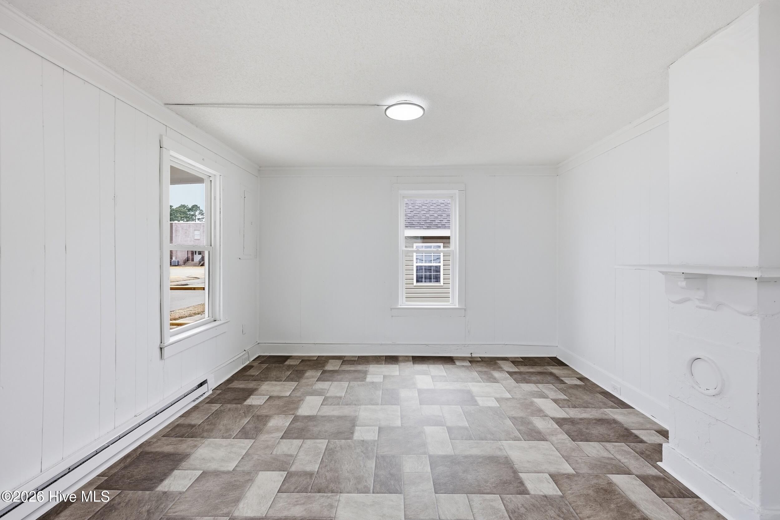 200 Queen Street Property Photo 3