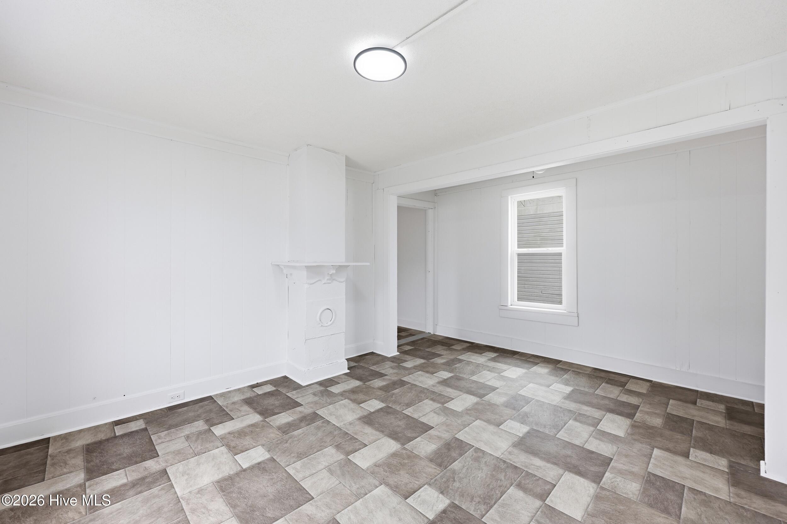 200 Queen Street Property Photo 4