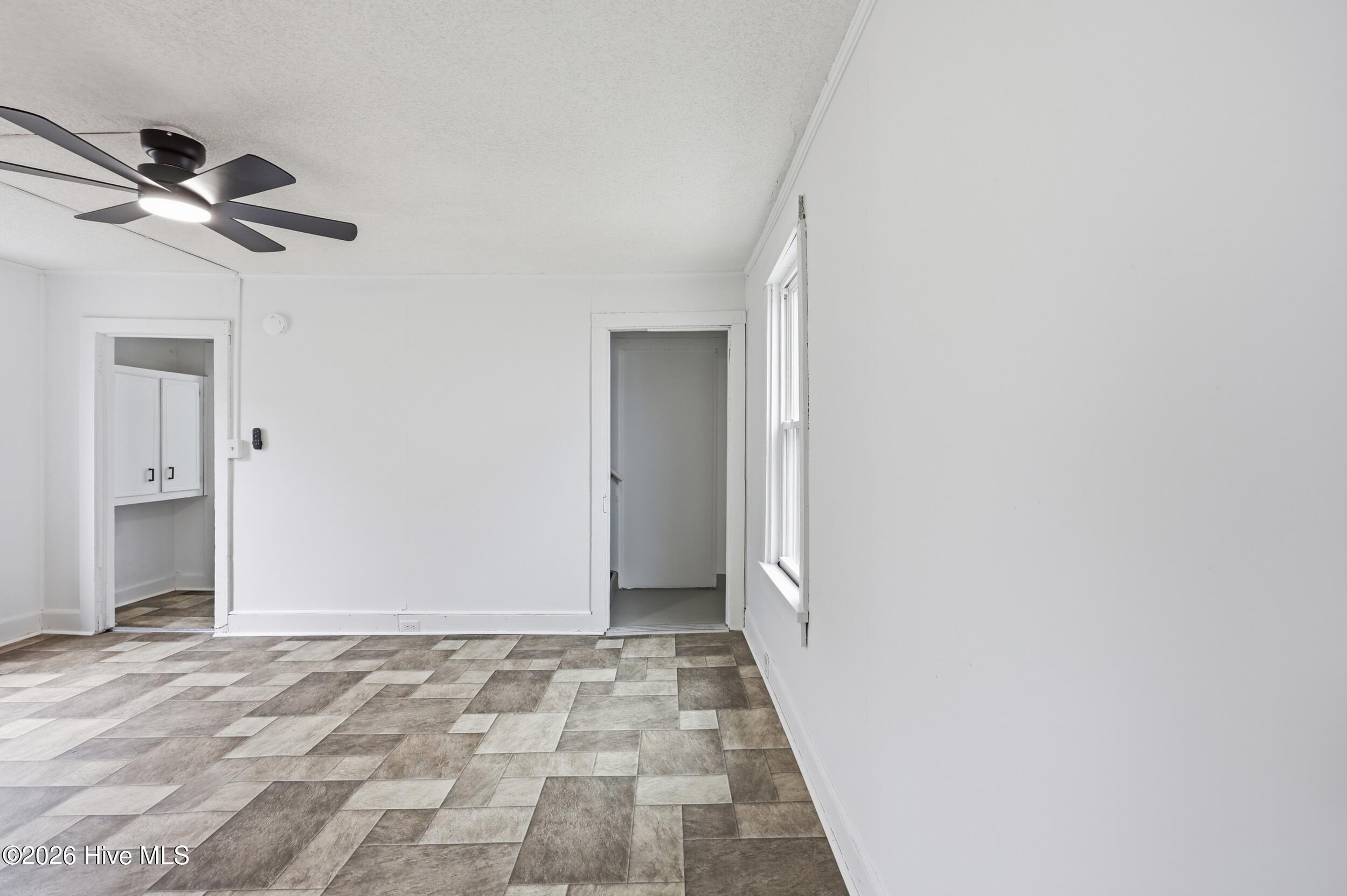 200 Queen Street Property Photo 5