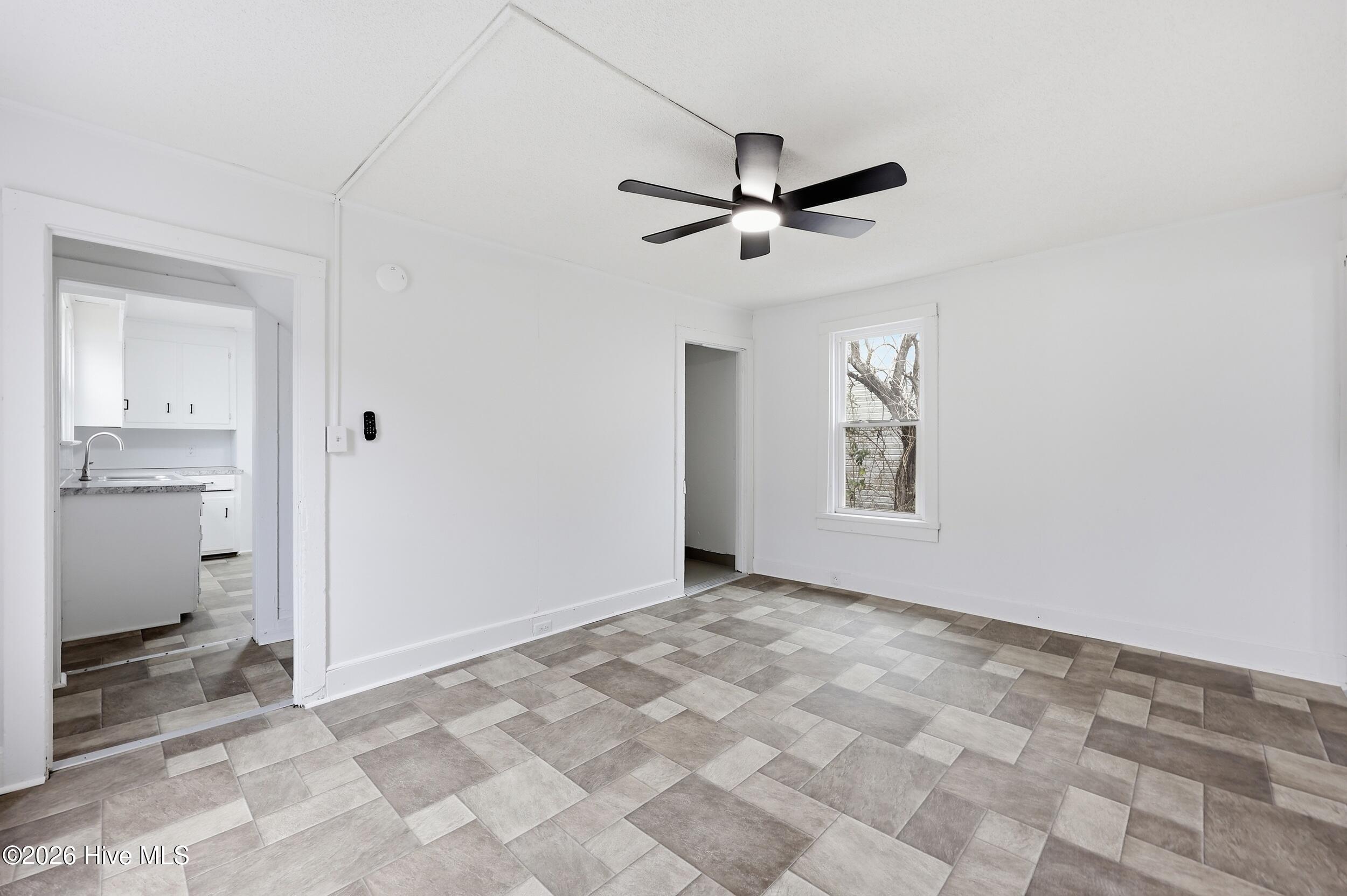 200 Queen Street Property Photo 7