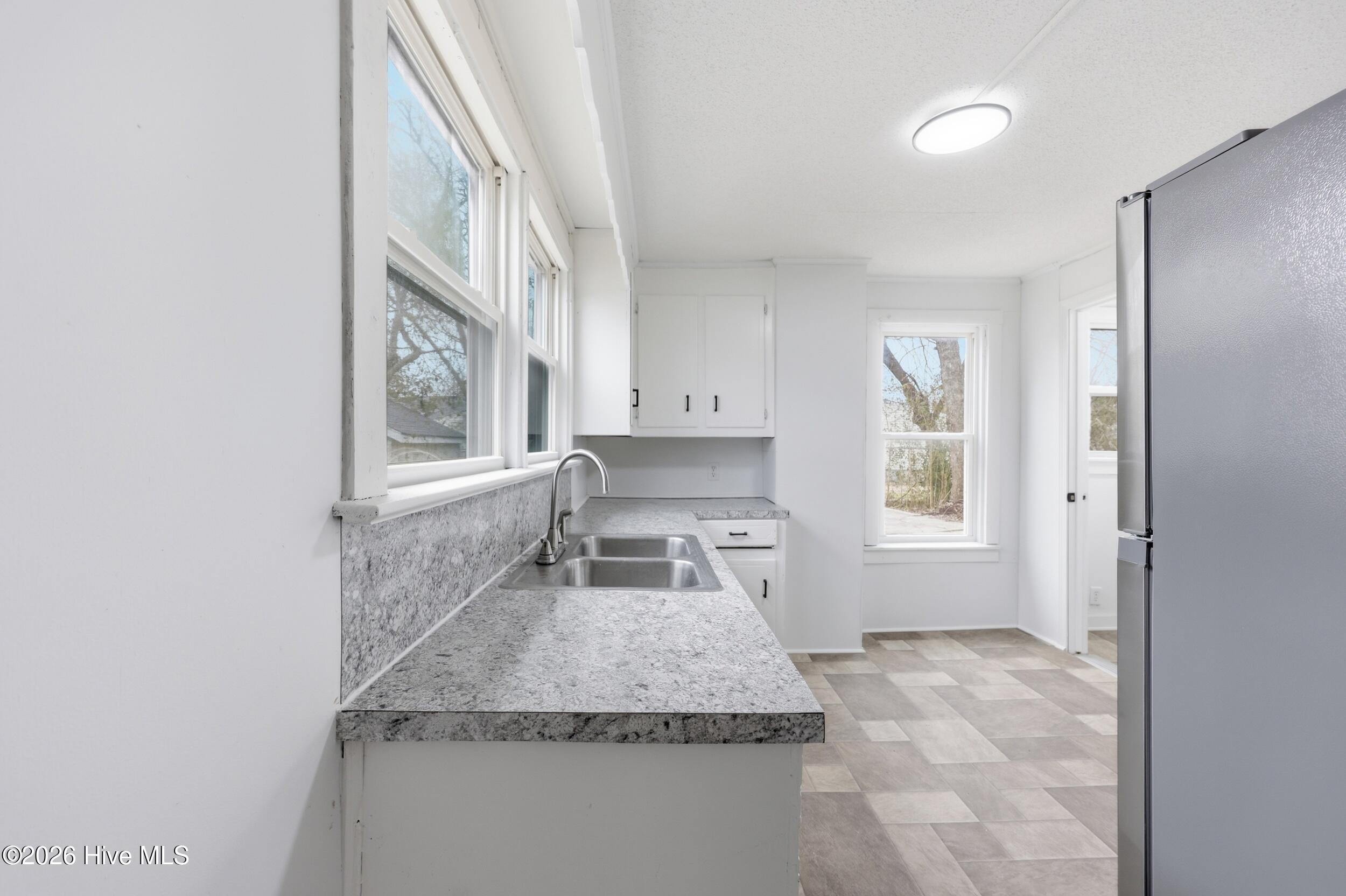 200 Queen Street Property Photo 8