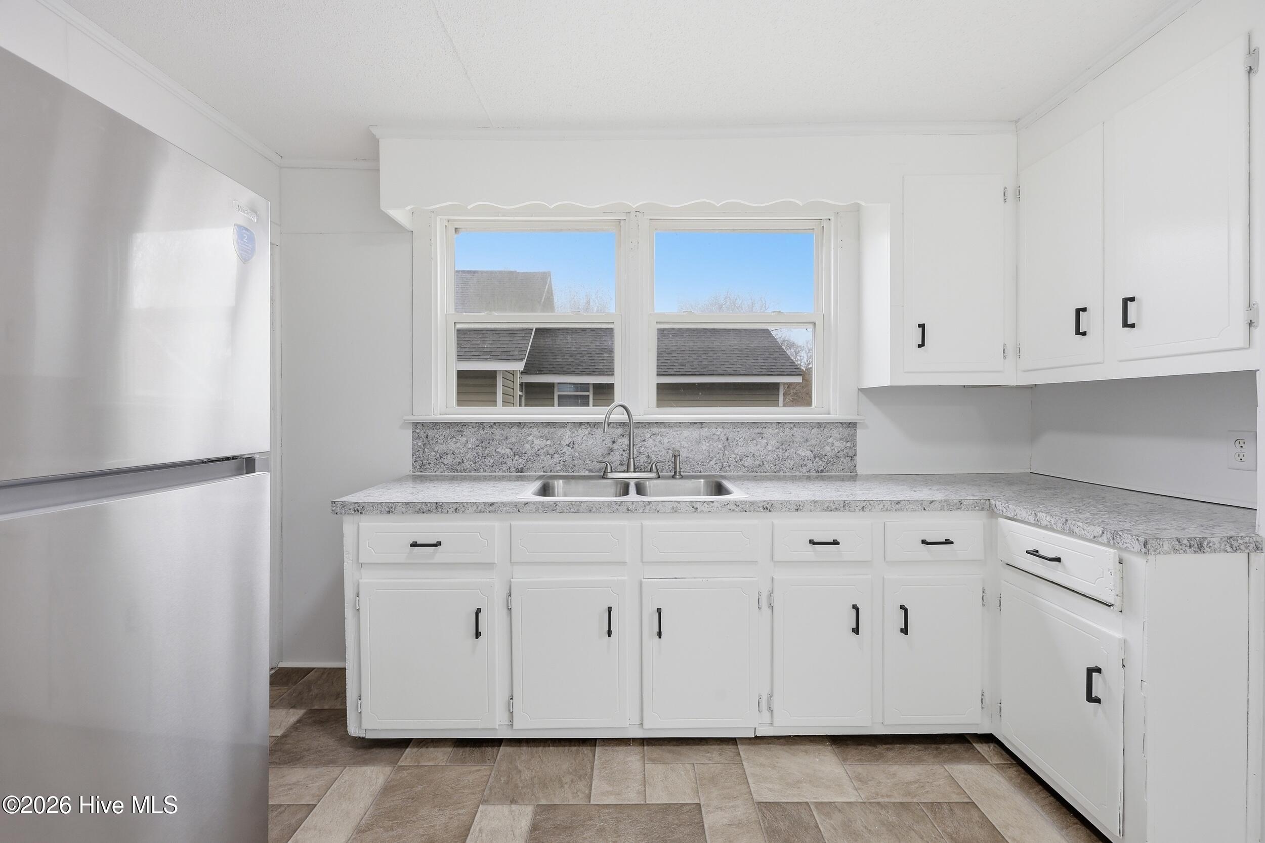 200 Queen Street Property Photo 9
