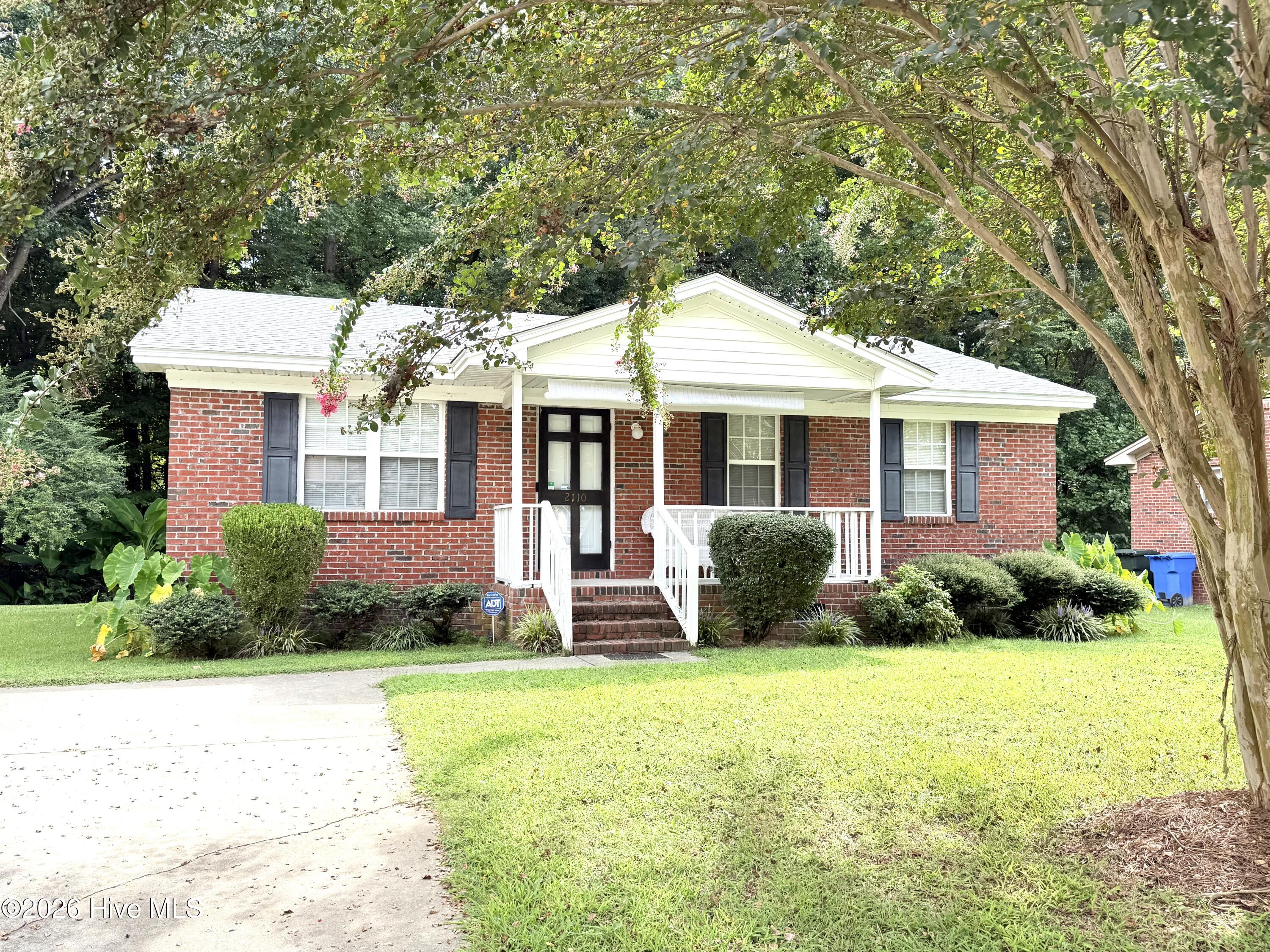 2110 Shamrock Drive E Property Photo 1