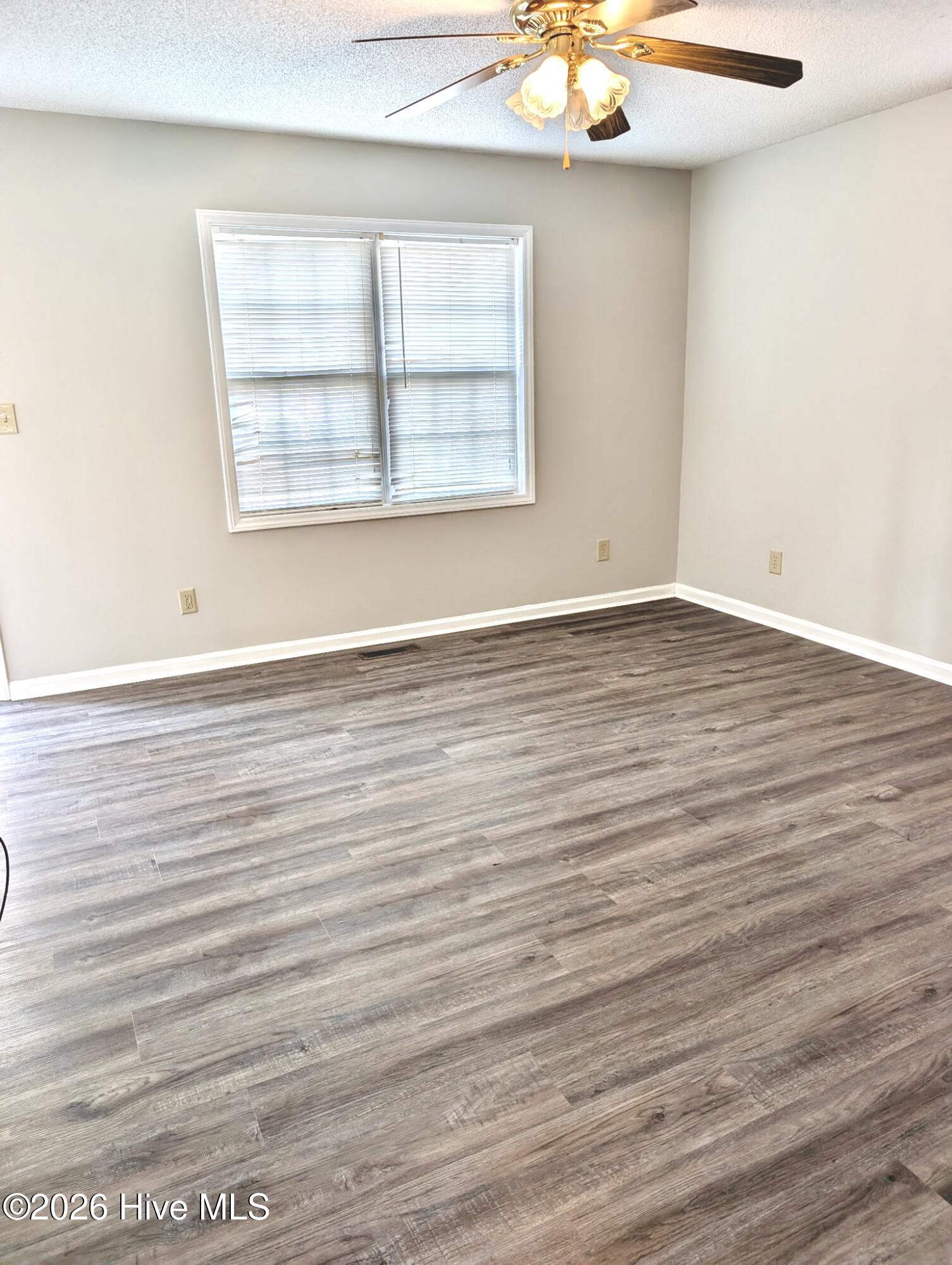 2110 Shamrock Drive E Property Photo 2