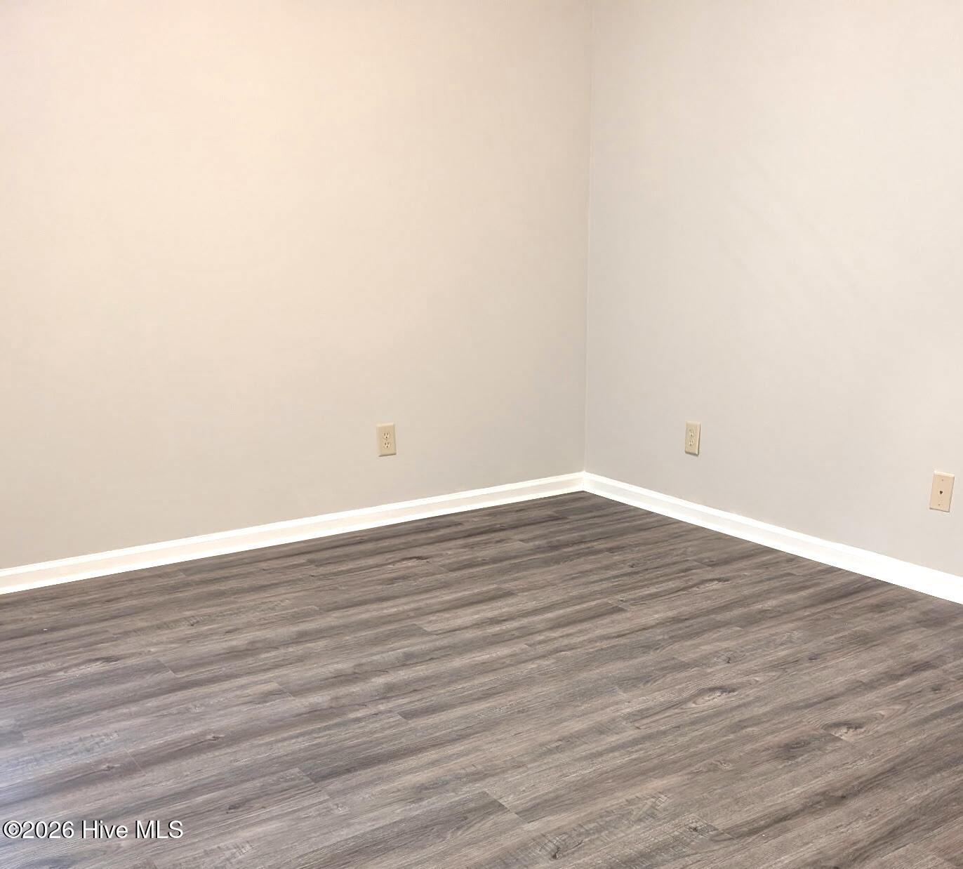 2110 Shamrock Drive E Property Photo 7