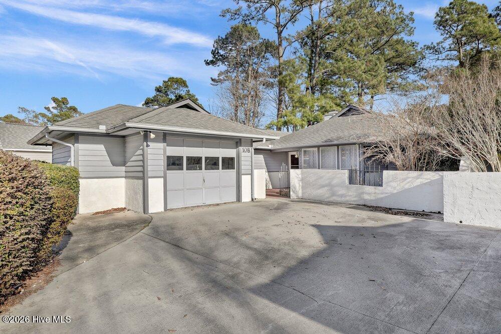 108 Bay Tree Circle Property Photo 1