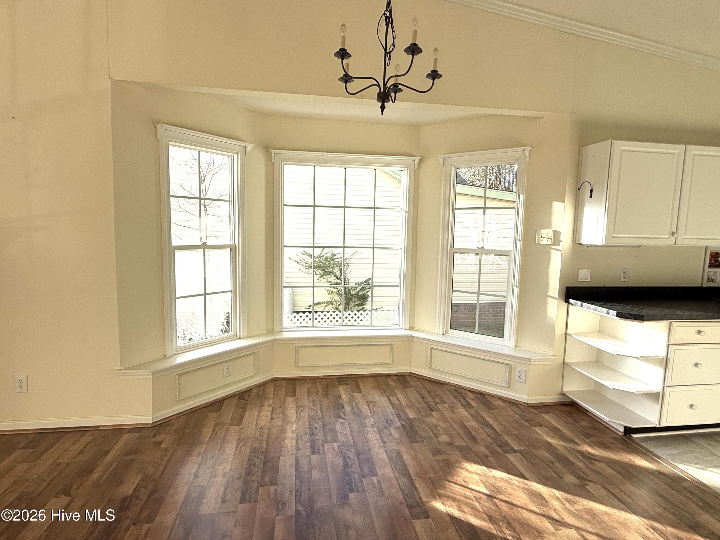 465 Deer Path Property Photo 6