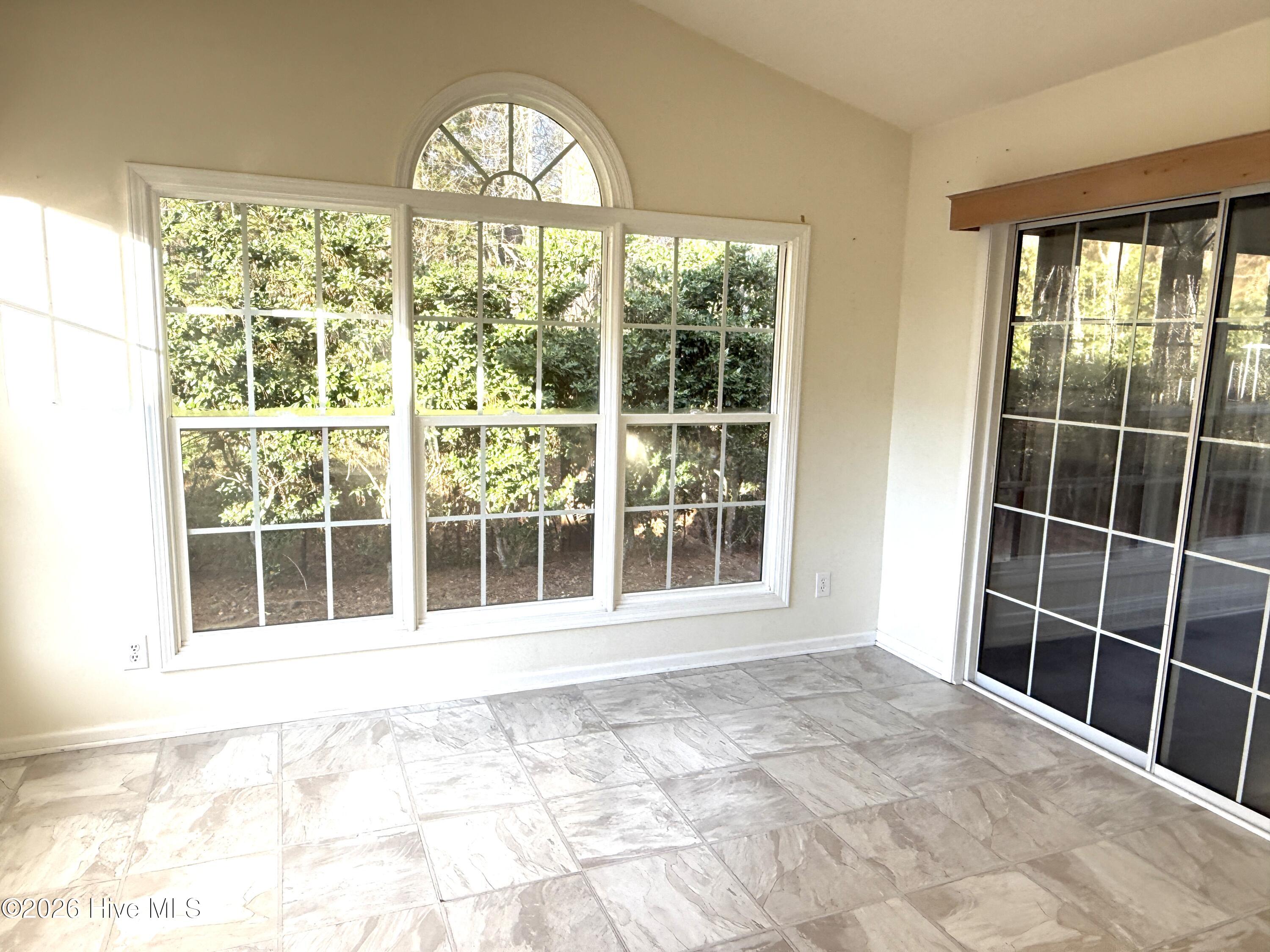 465 Deer Path Property Photo 9
