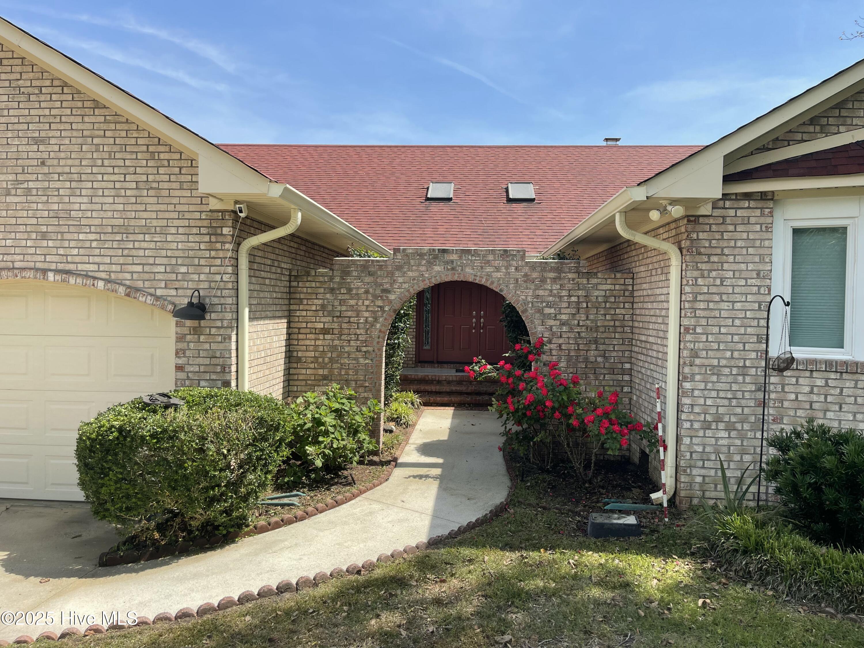 995 Chadwick Shores Drive Property Photo 1