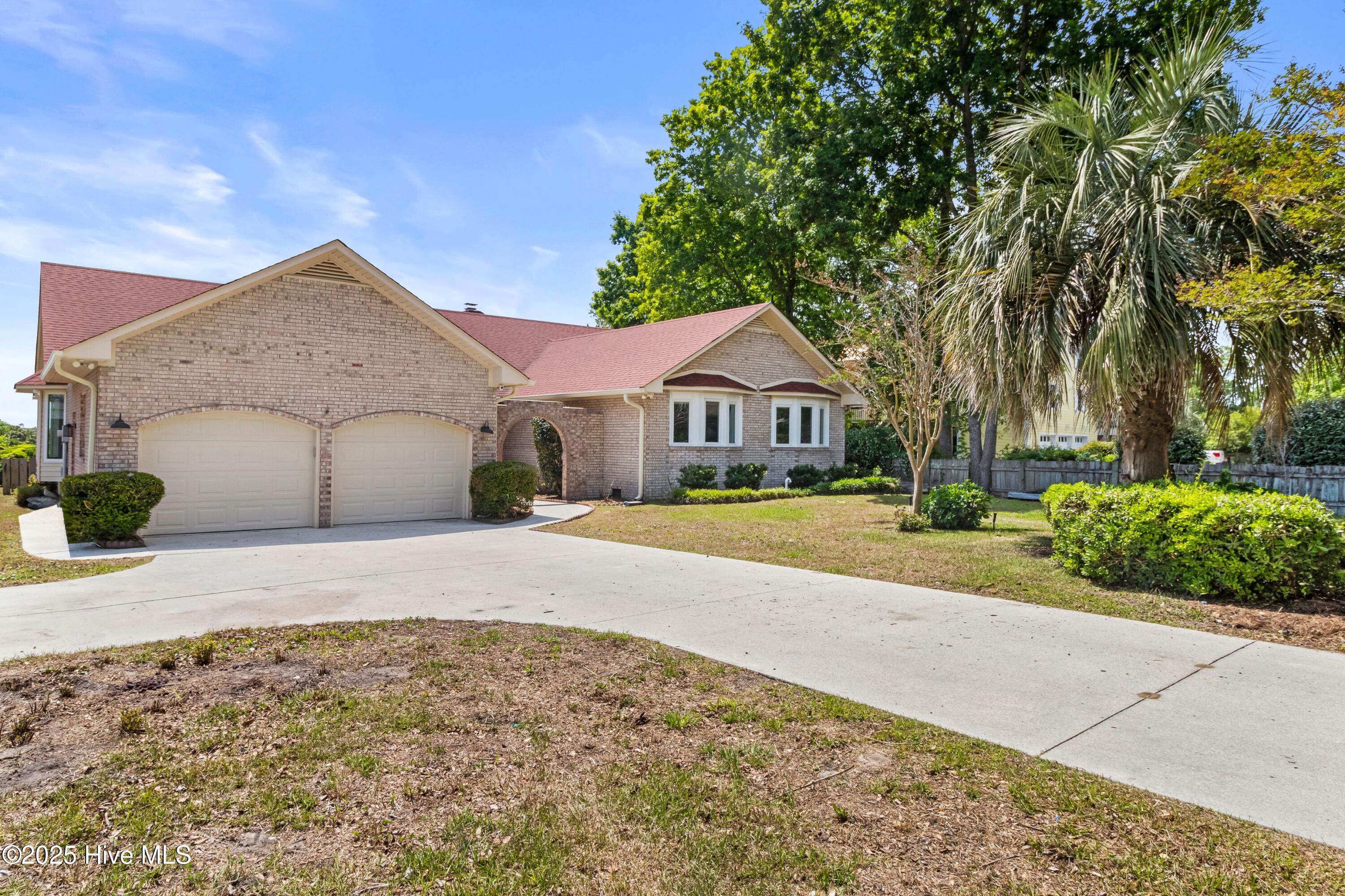 995 Chadwick Shores Drive Property Photo 2