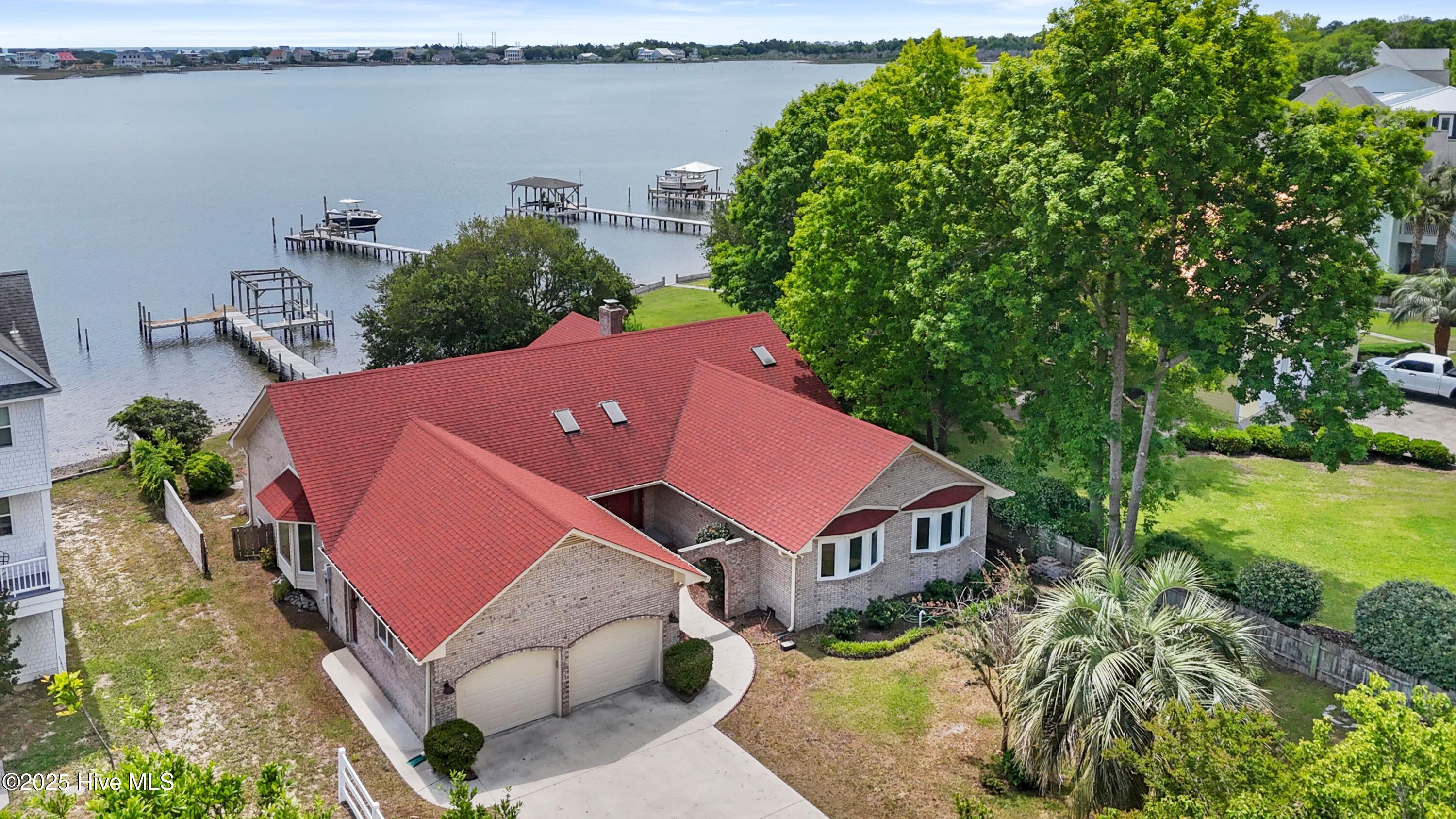 995 Chadwick Shores Drive Property Photo 4