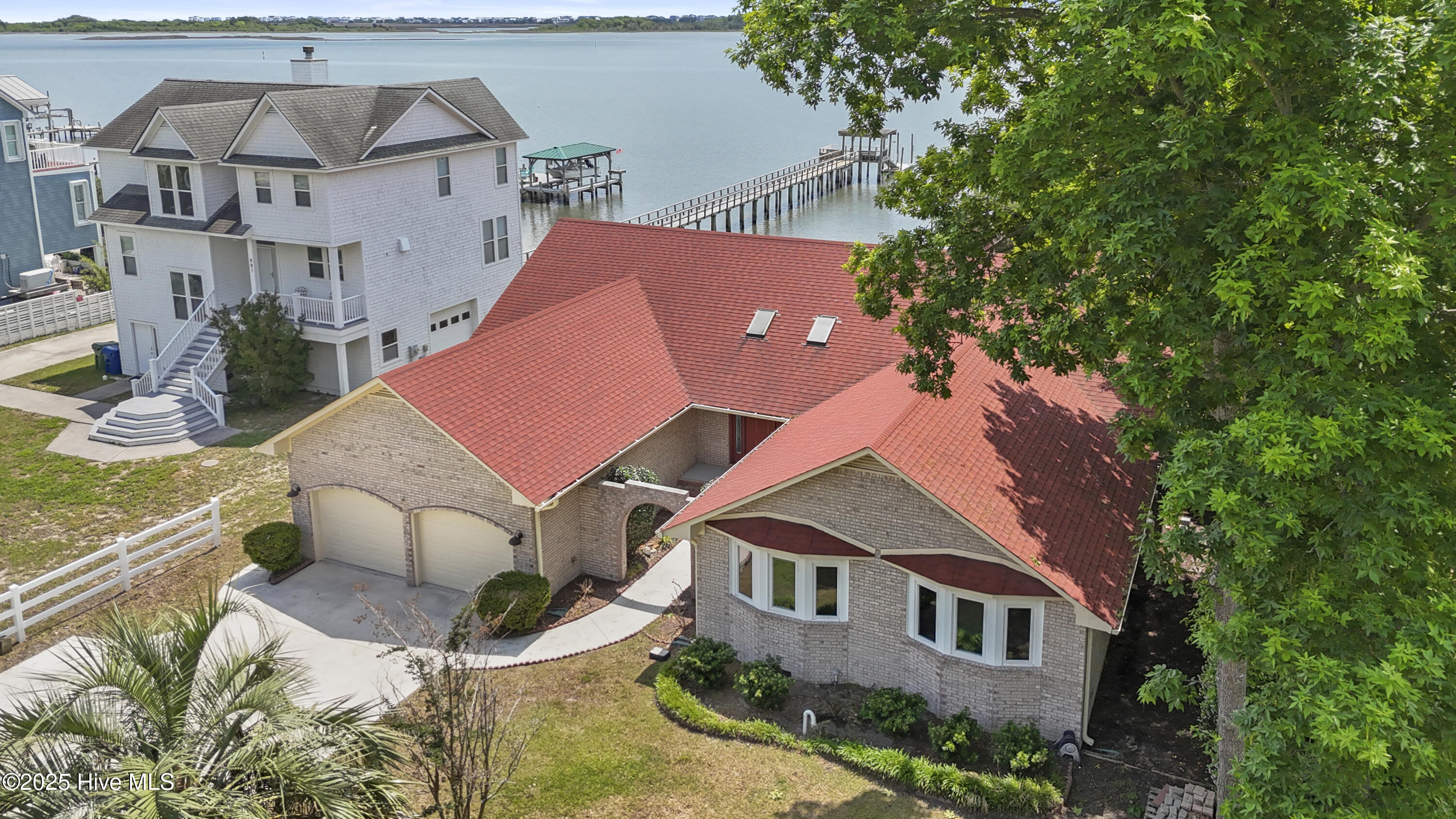 995 Chadwick Shores Drive Property Photo 6