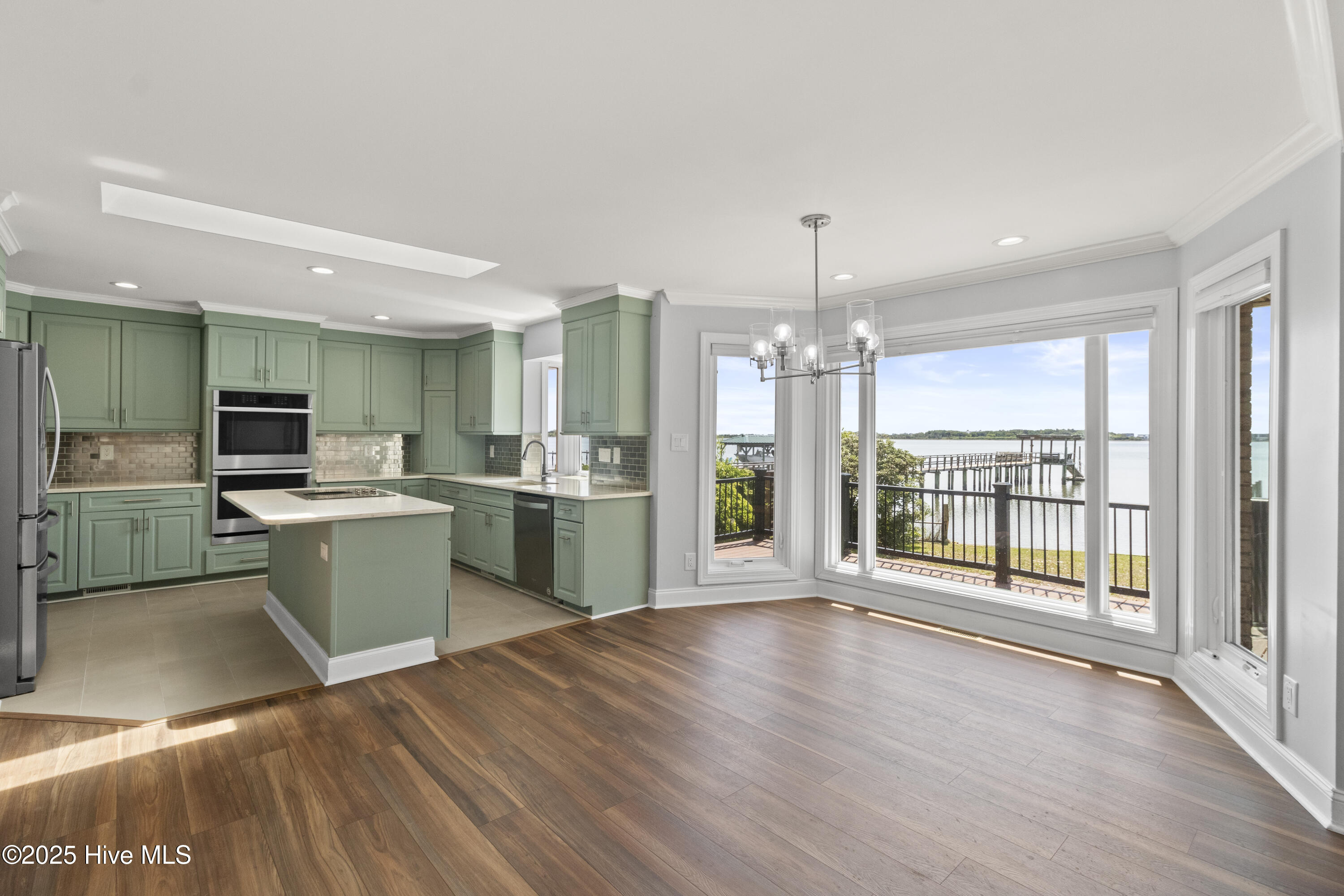 995 Chadwick Shores Drive Property Photo 14