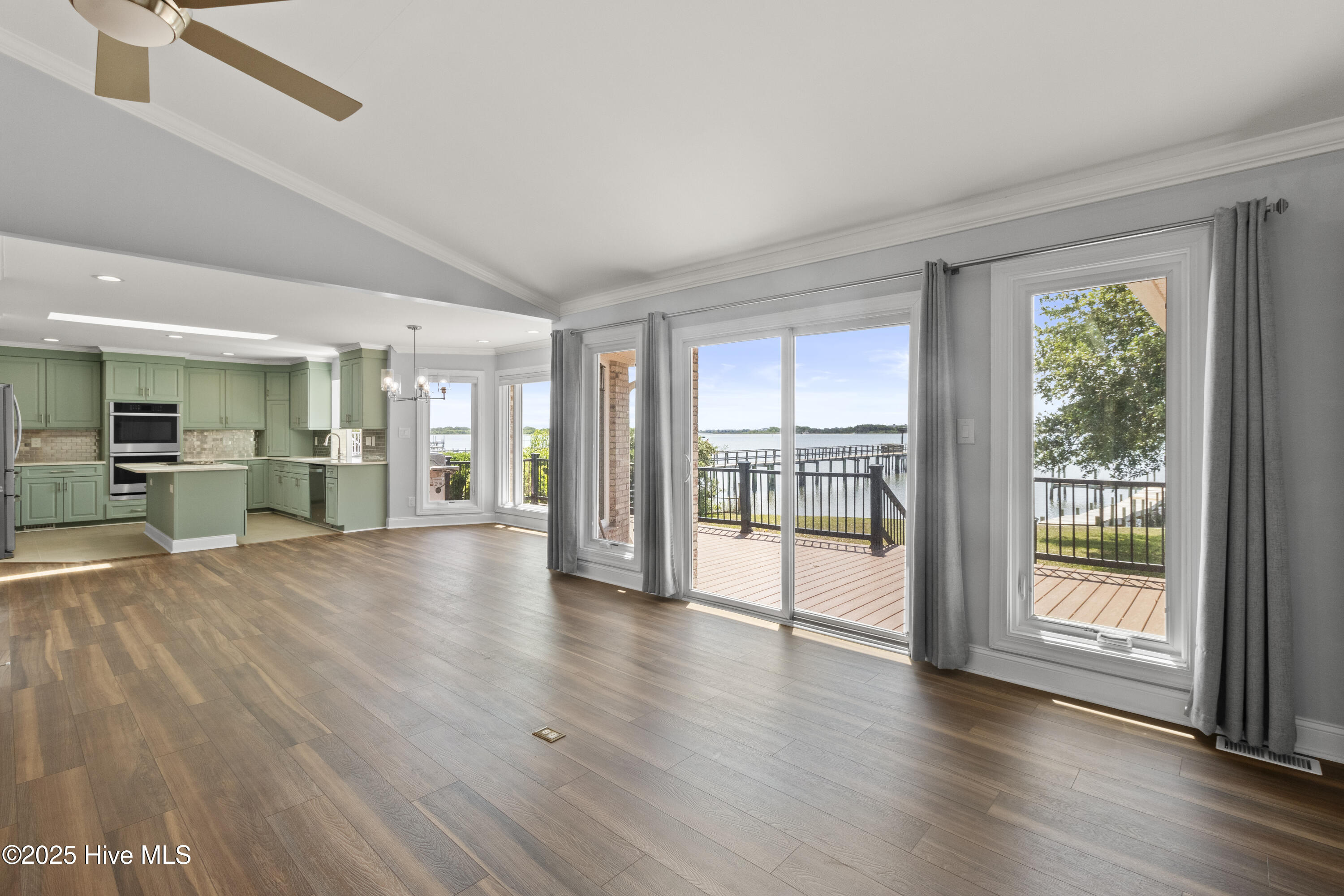 995 Chadwick Shores Drive Property Photo 16