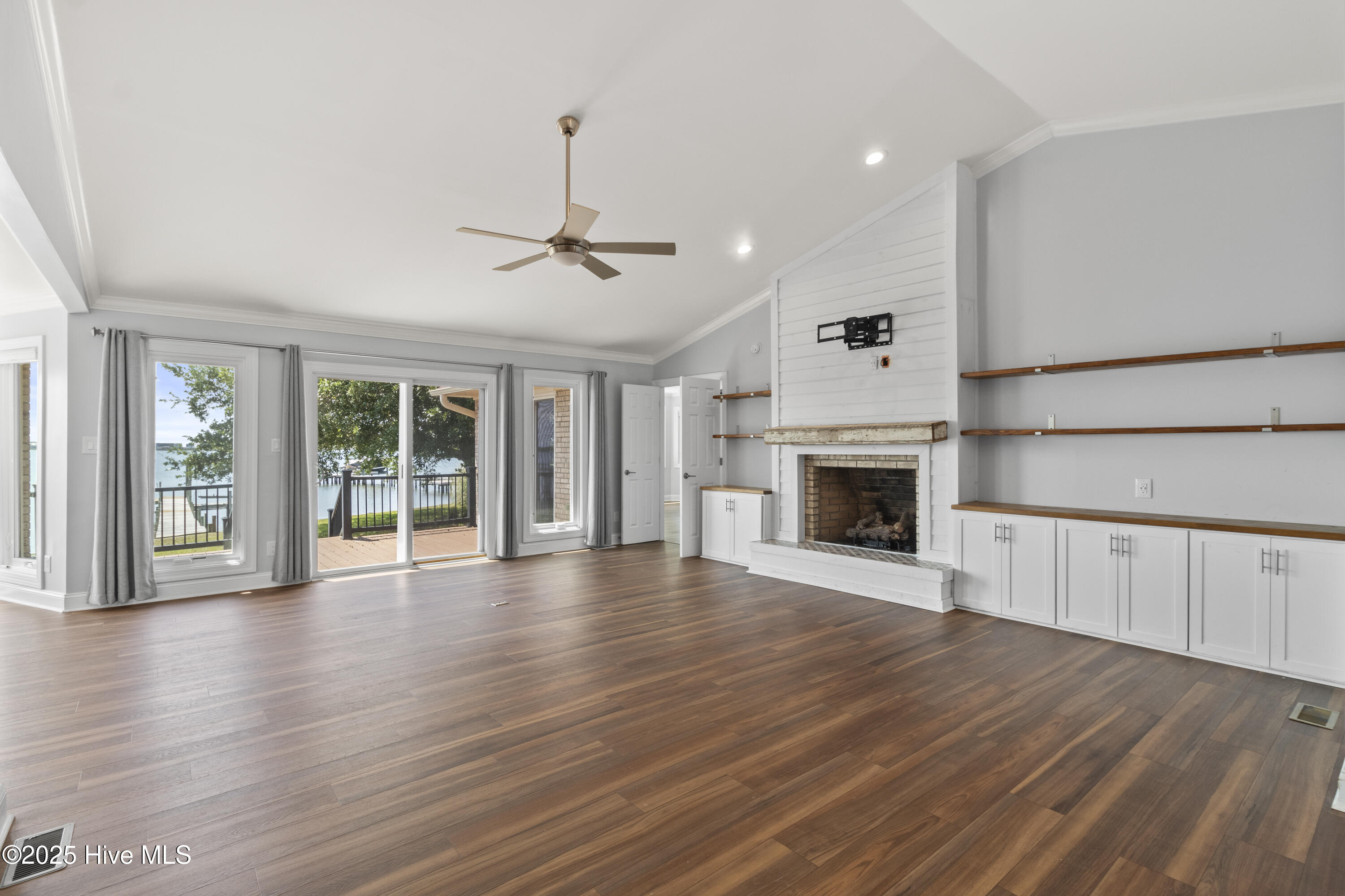995 Chadwick Shores Drive Property Photo 36