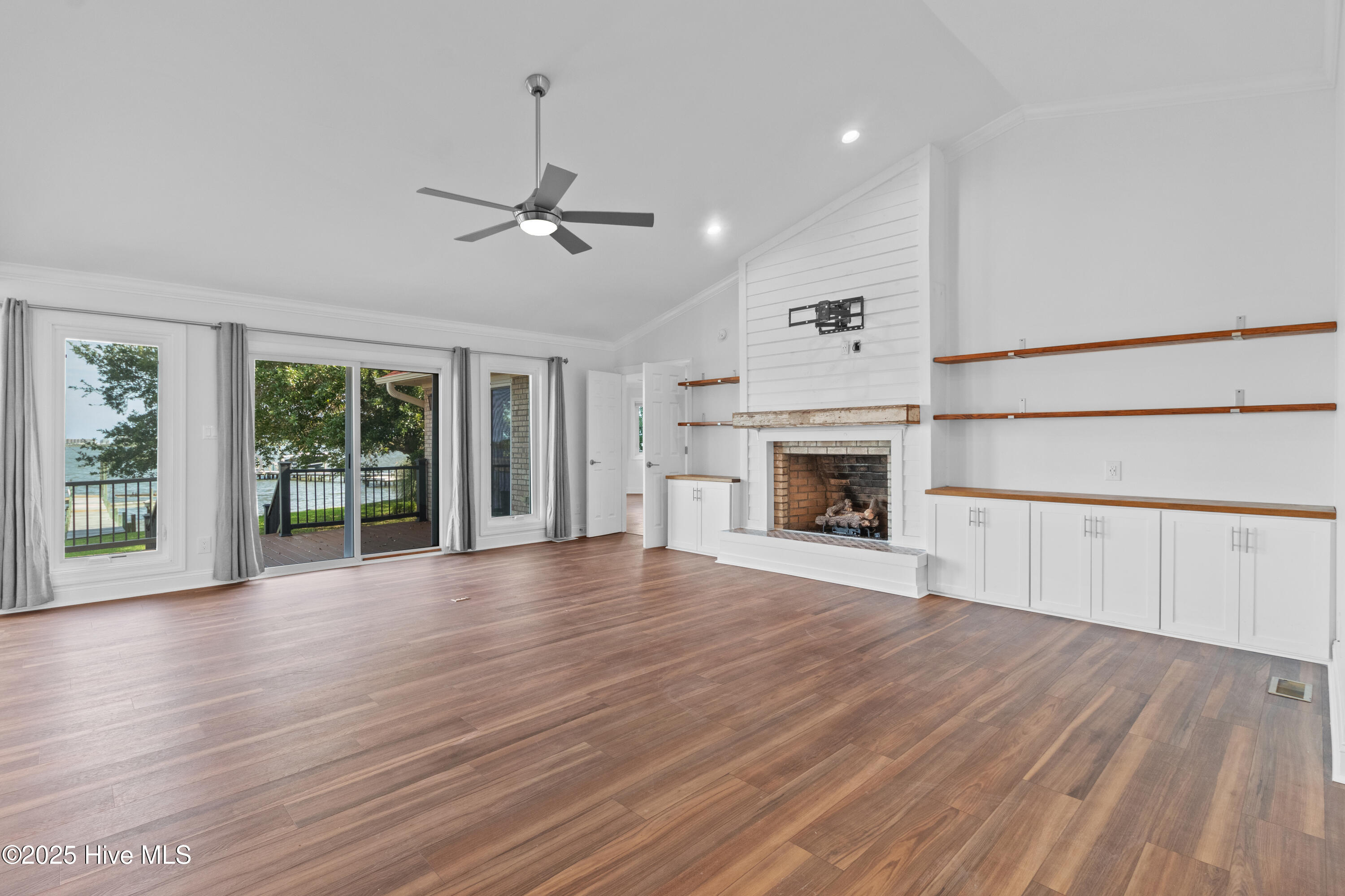 995 Chadwick Shores Drive Property Photo 38