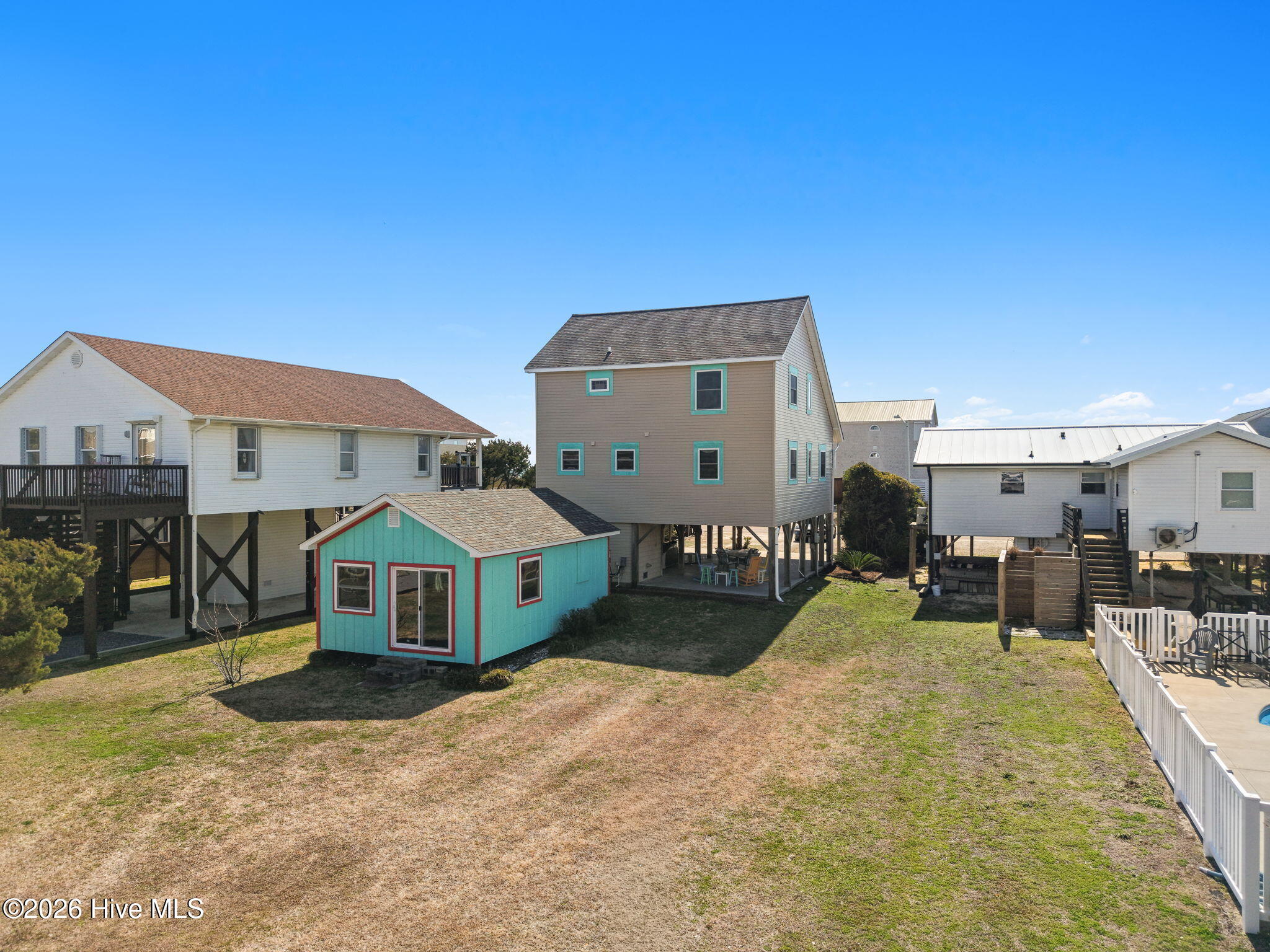 1622 E Beach Drive Property Photo 5