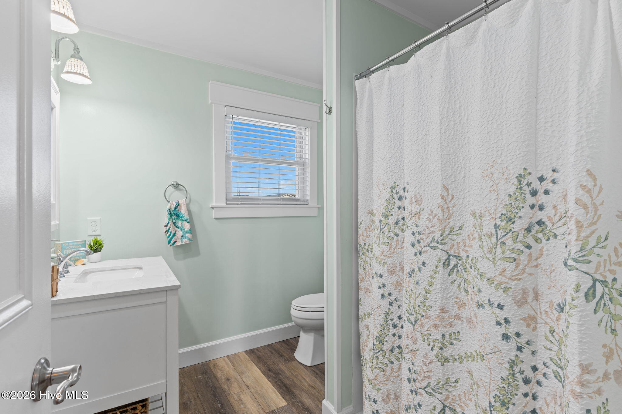 1622 E Beach Drive Property Photo 21