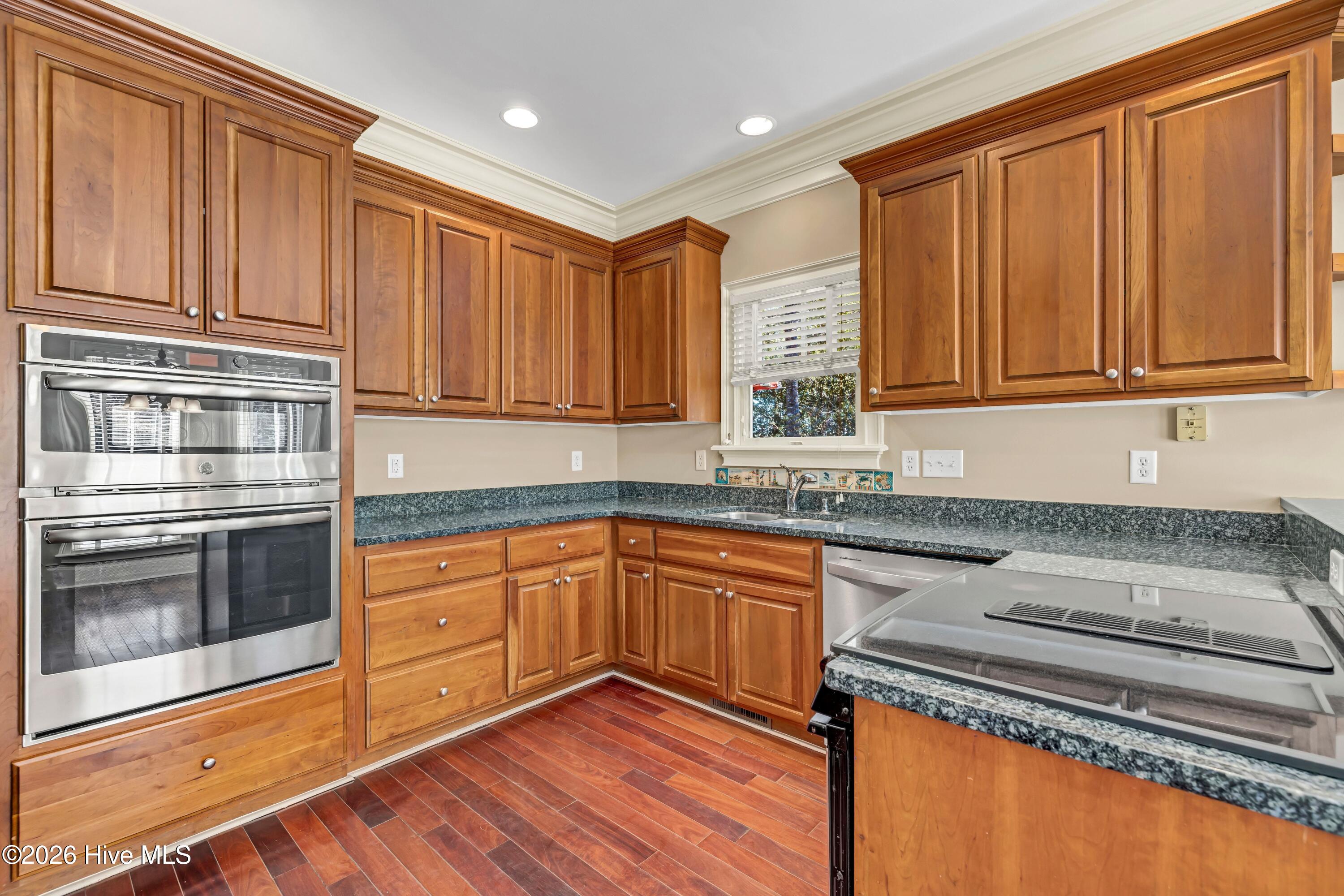 2201 Pinehurst Place Property Photo 16