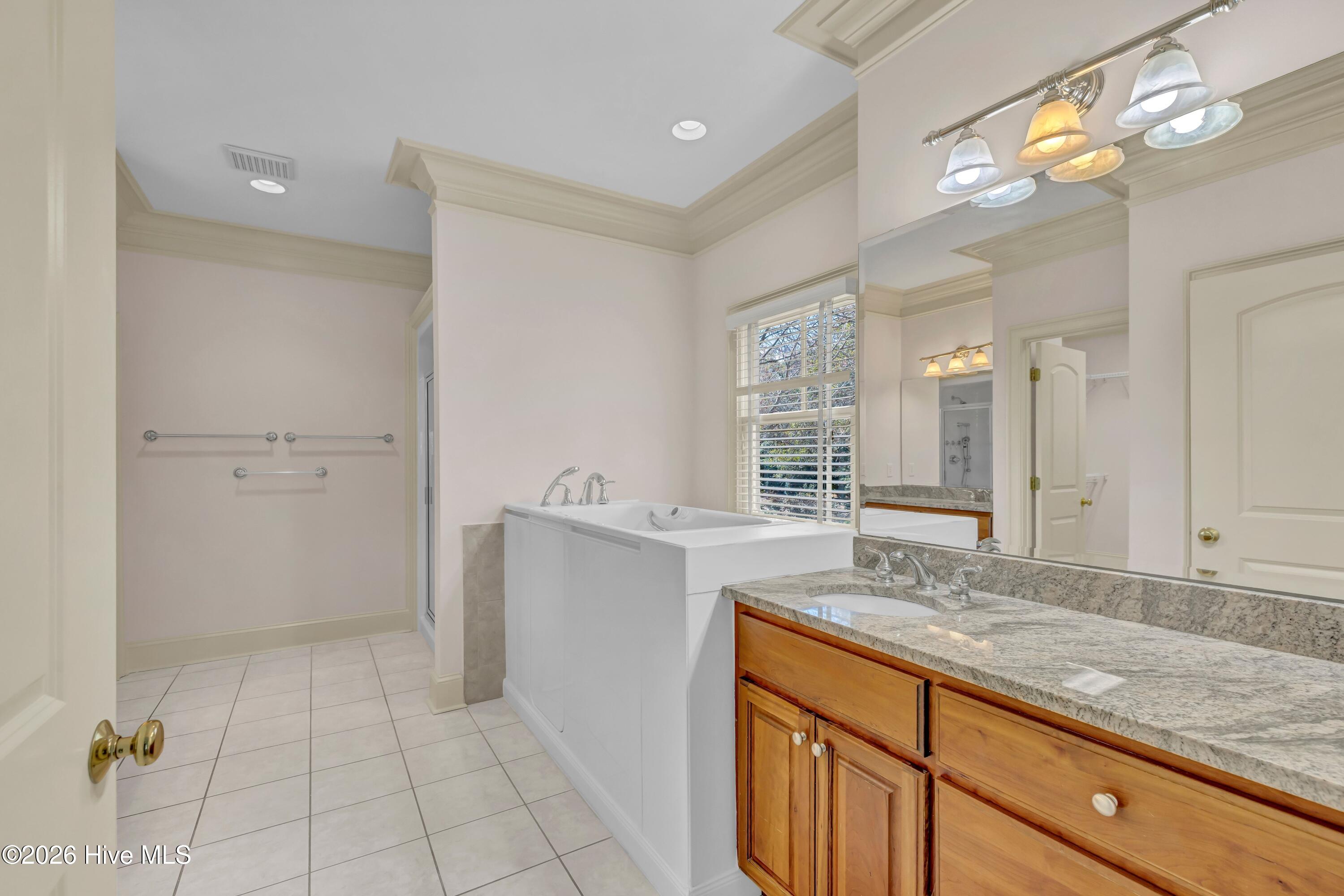 2201 Pinehurst Place Property Photo 24