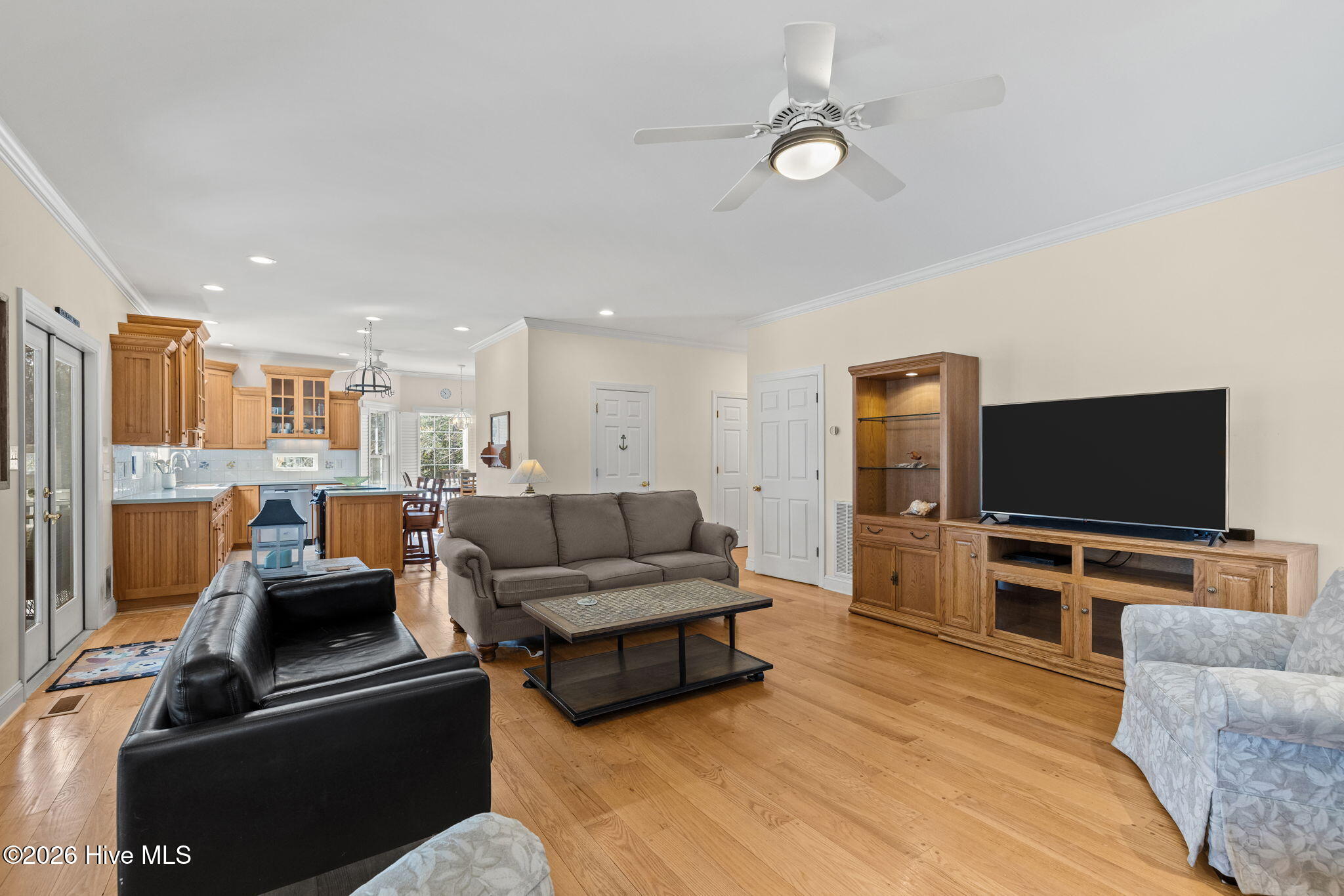 312 Lord Berkeley Drive Property Photo 15