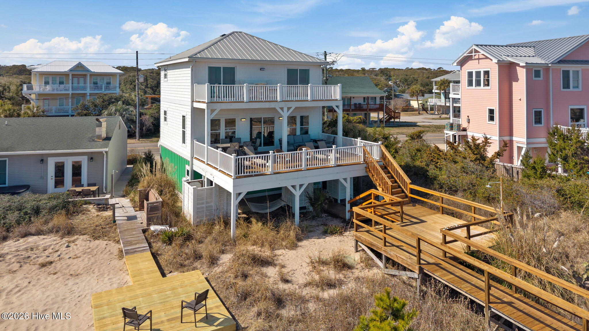813 Fort Fisher Boulevard S Property Photo 3