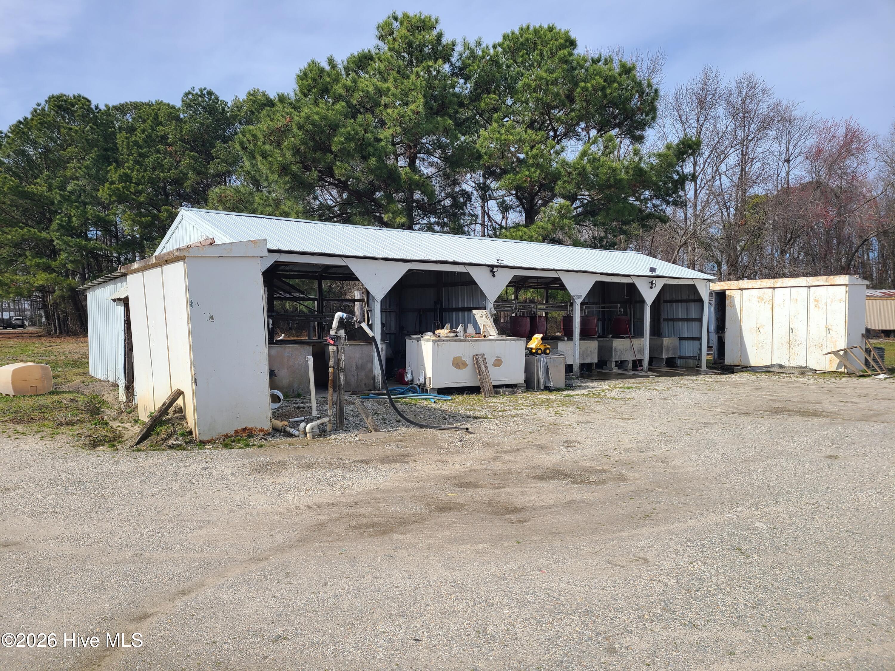 2424 Thompson Avenue Property Photo 6