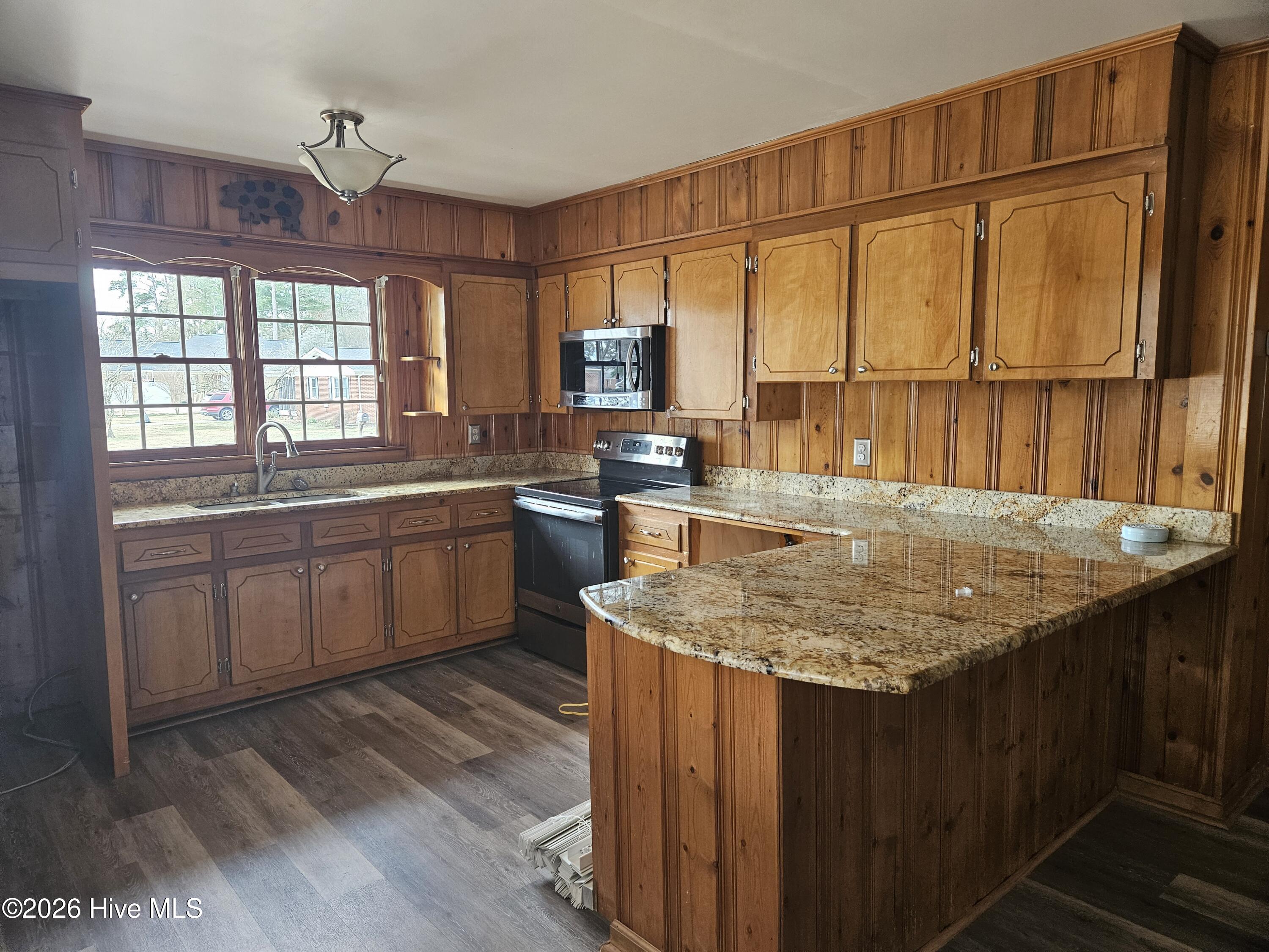309 Fairfax Street Property Photo 9