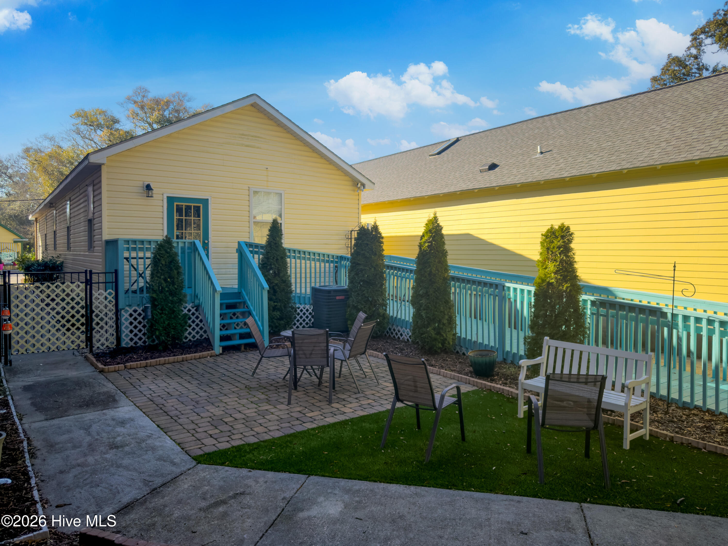 414 N Howe Street Property Photo 33
