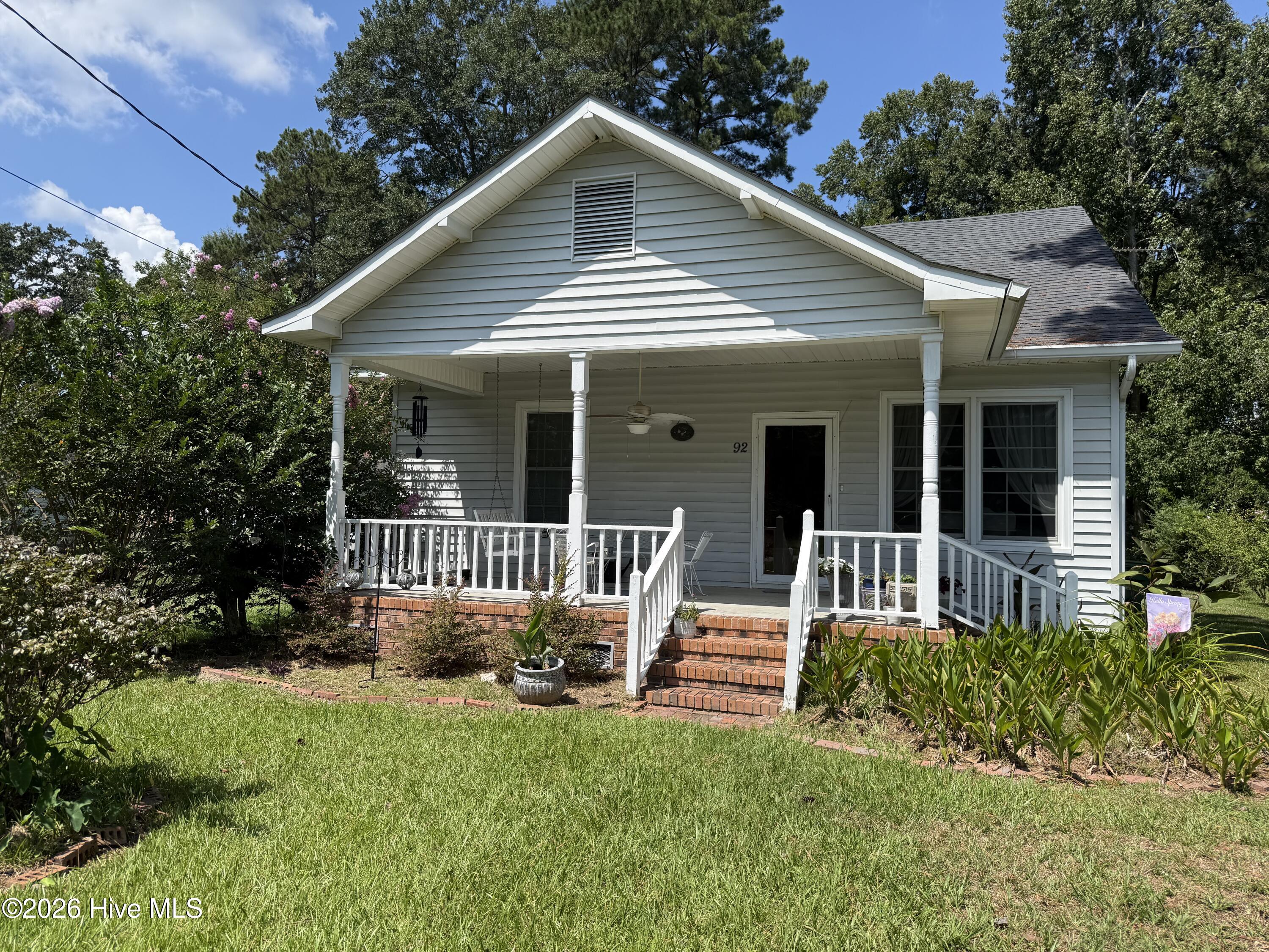 92 S Elm Street Property Photo 1