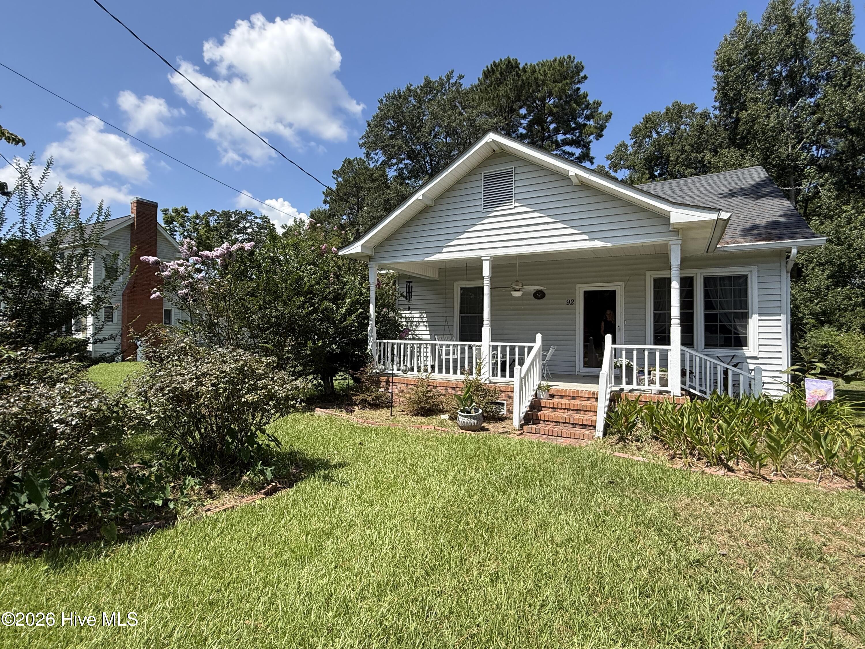 92 S Elm Street Property Photo 2