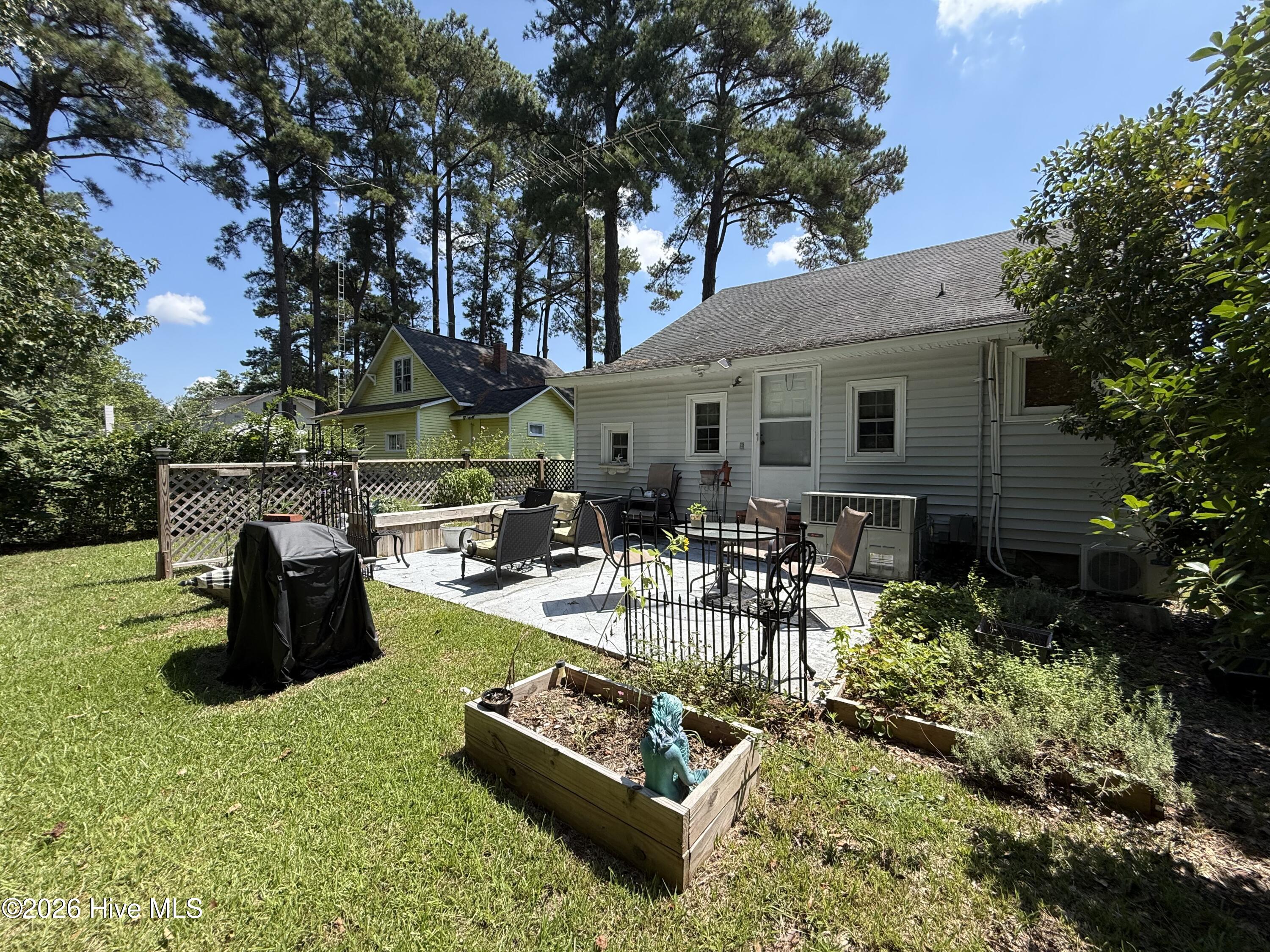 92 S Elm Street Property Photo 29