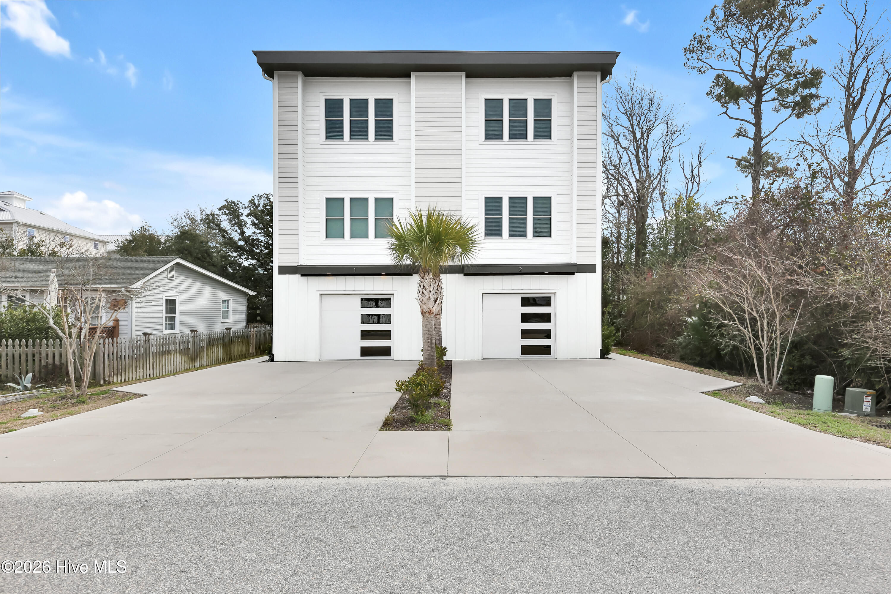 1407 Searay Lane Unit 2 Property Photo 1