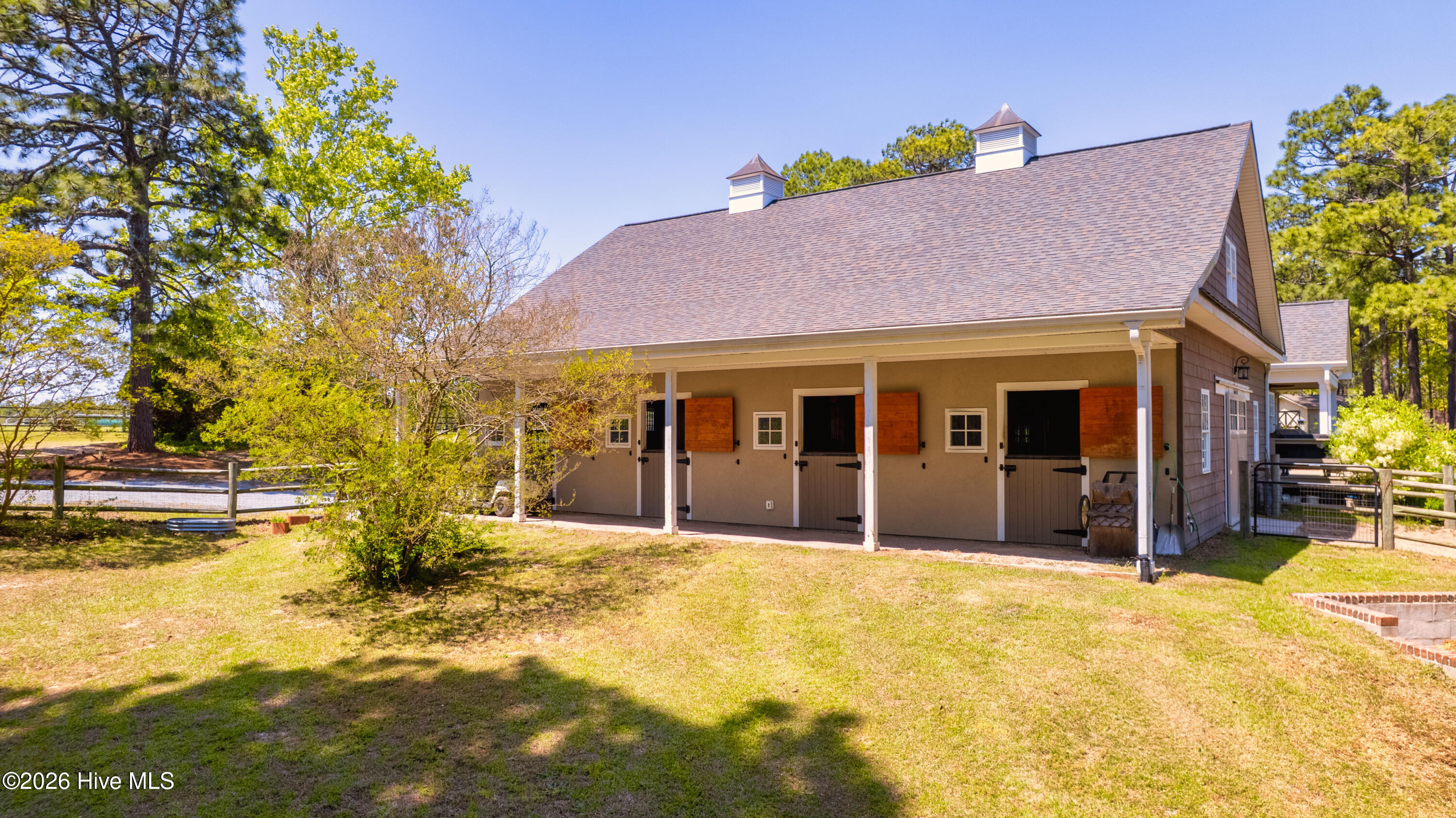 729 Furr Road Property Photo 5